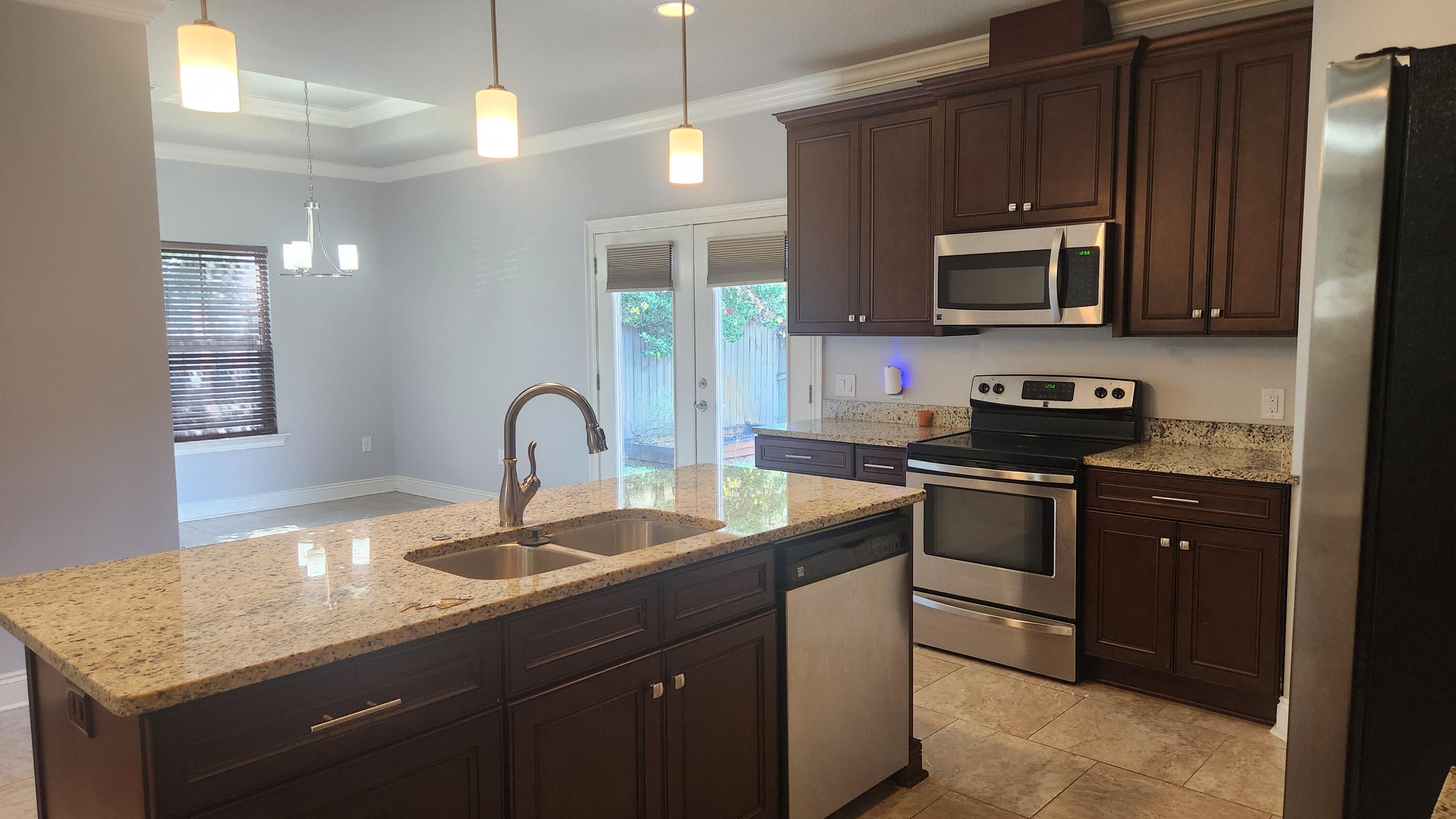 CRESCENT SHORES - Residential Lease