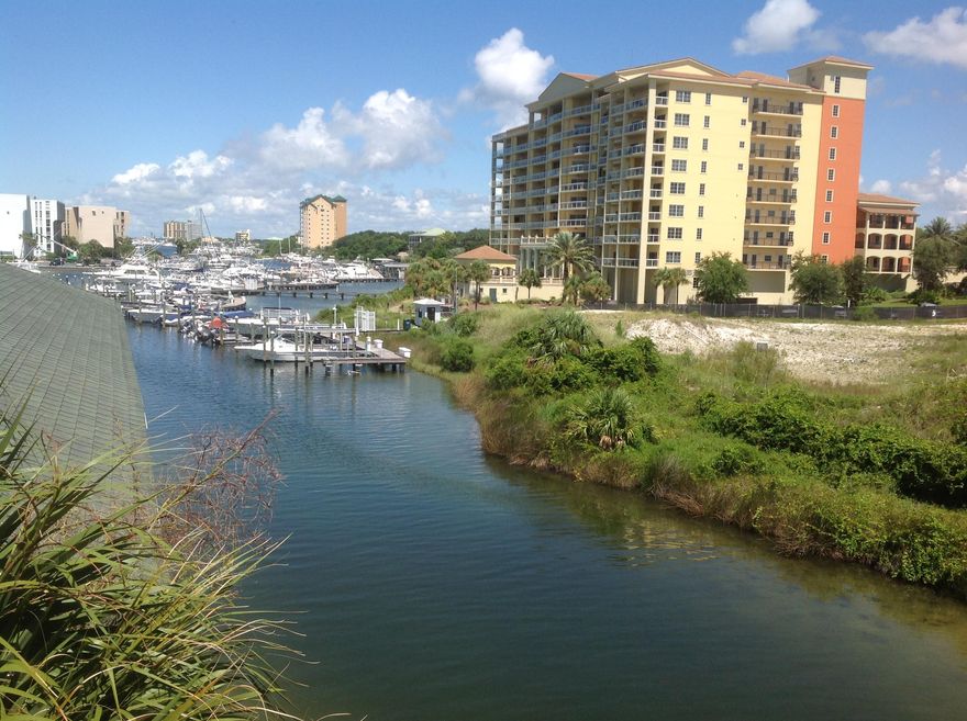End unit on the canal with great views of the Destin Harbor and Sandpiper Cove Canal and Golf Course.The newest phase of Sandpiper built in 1998 has 9' and then trey ceilings with recessed lighting making the rooms seem extra spacious Also covered, assigned parking space, pantry and extra large laundry/storage room. Located on the south side of the canal with docks on the canal. The dock are a limited common amenity and can be reserved by owners/guests. Other Sandpiper amenities include 1100' beautiful white sandy beach front, seasonal beach front snack bar ''Rick's Sand Trap'' and seasonal beach service for umbrella/chair rentals. 5 pools (2 heated in winter) & 3 hot spas. 9 holes of par 3 golf, 6 tennis courts, boat launch,