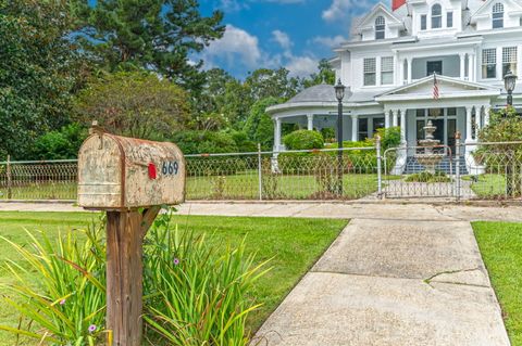 A home in Florala