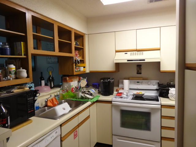 LAKESIDE CONDO AT BLUEWATER BAY - Residential