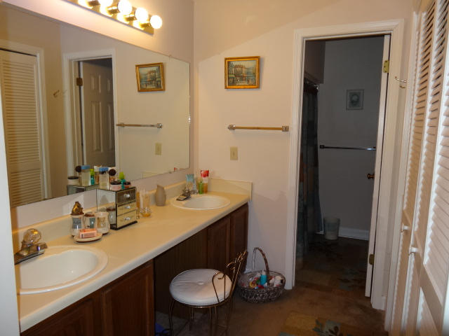 LAKESIDE CONDO AT BLUEWATER BAY - Residential