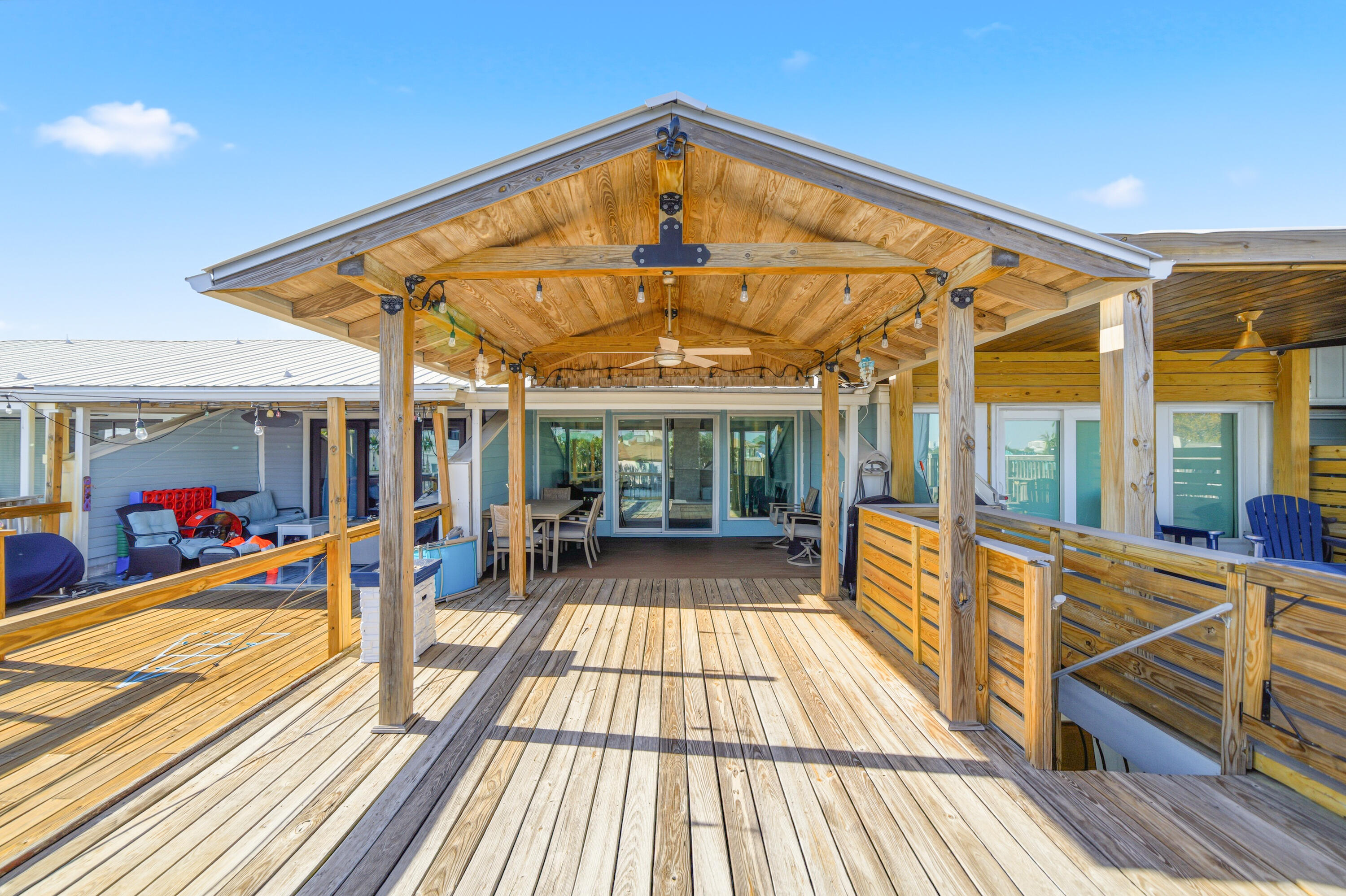 SANDOLLAR CONDO - Residential