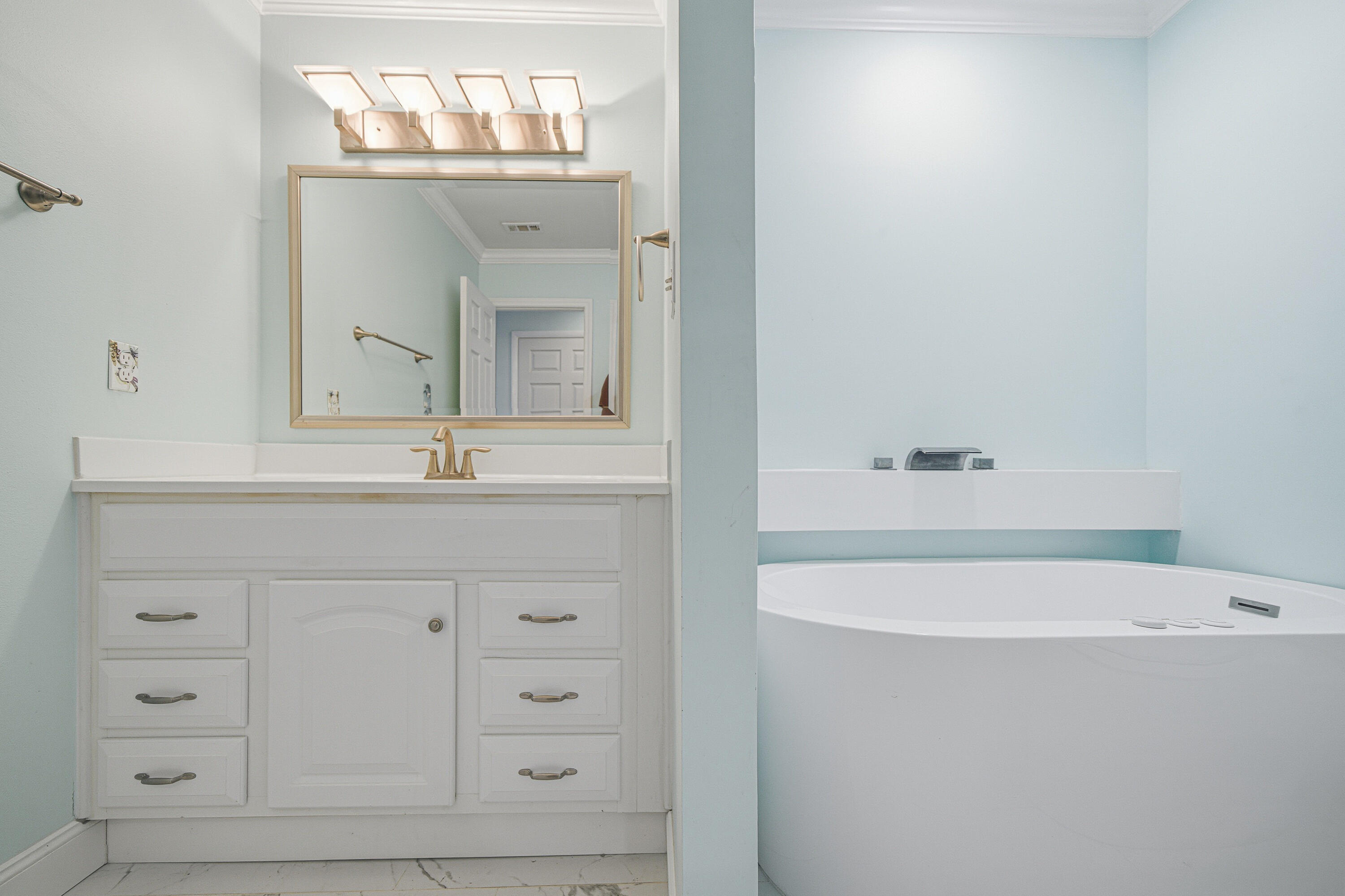 SANDOLLAR CONDO - Residential