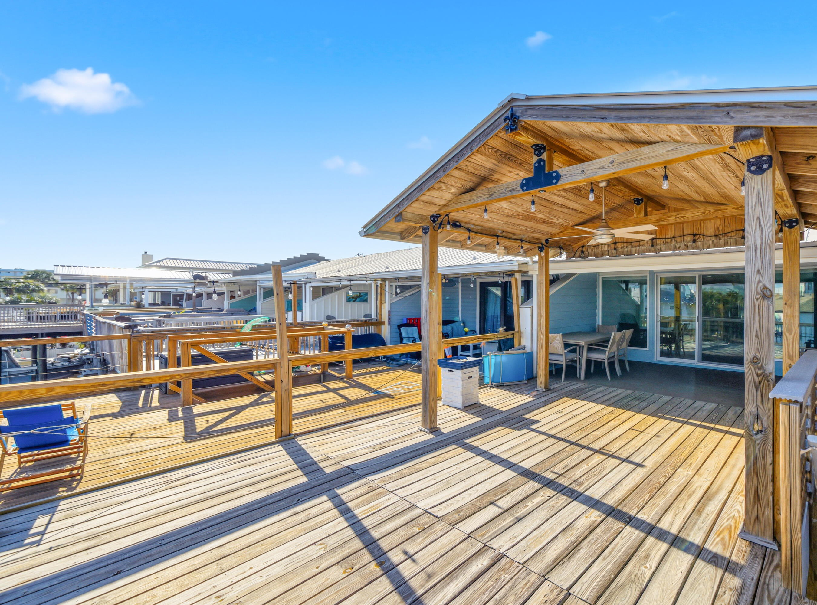 SANDOLLAR CONDO - Residential