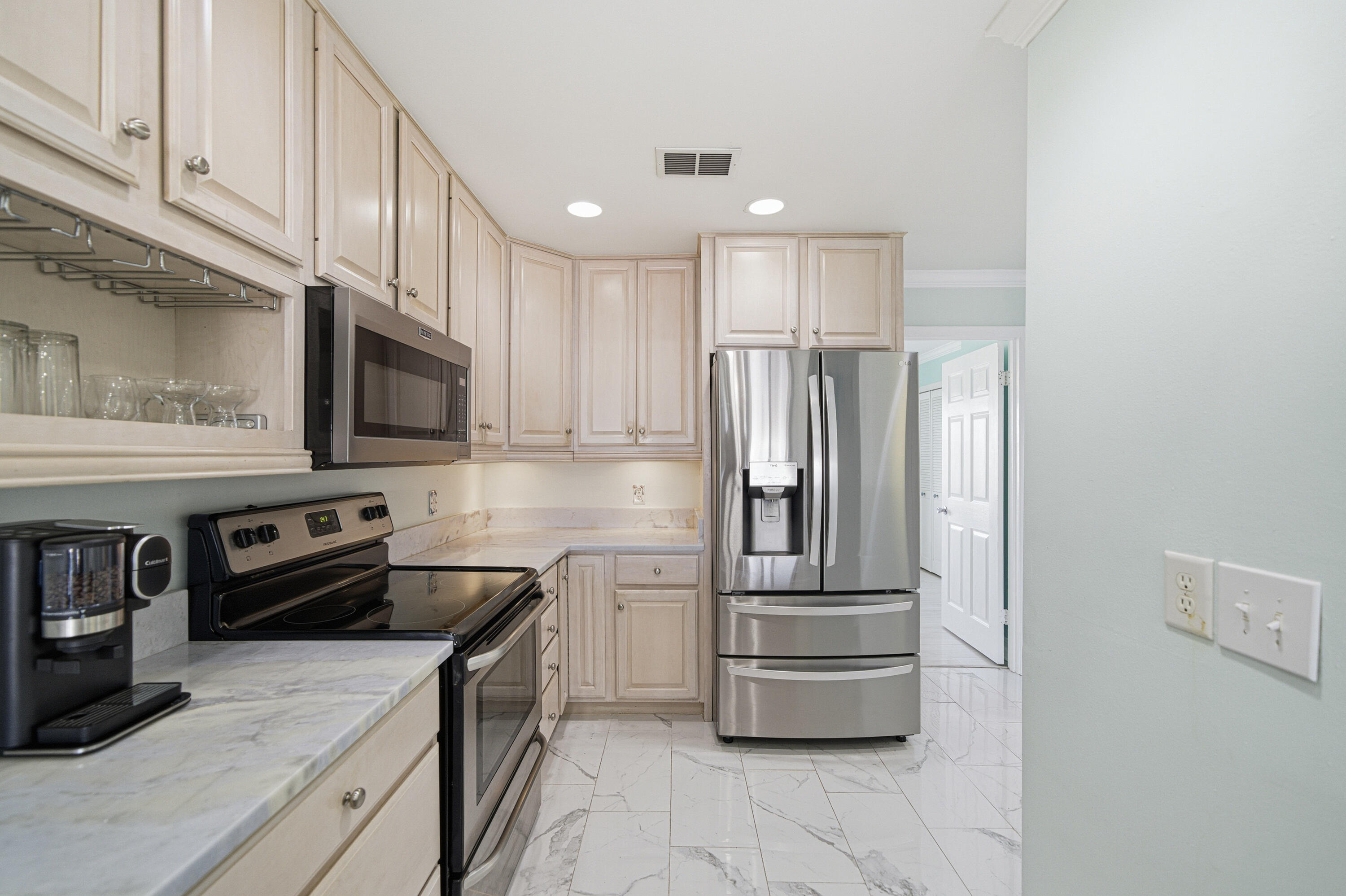 SANDOLLAR CONDO - Residential