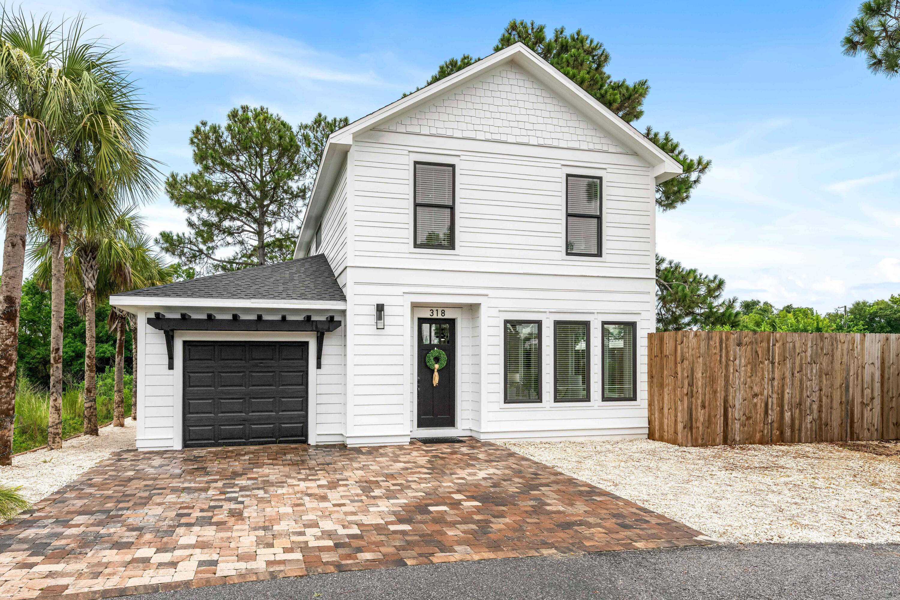 318 El Prado Place