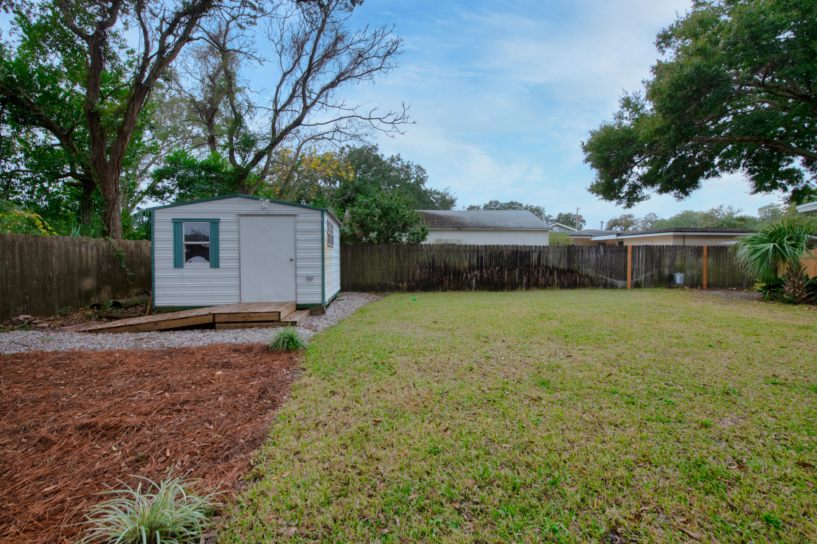 ELLIOTTS POINT 4TH ADDN - Residential