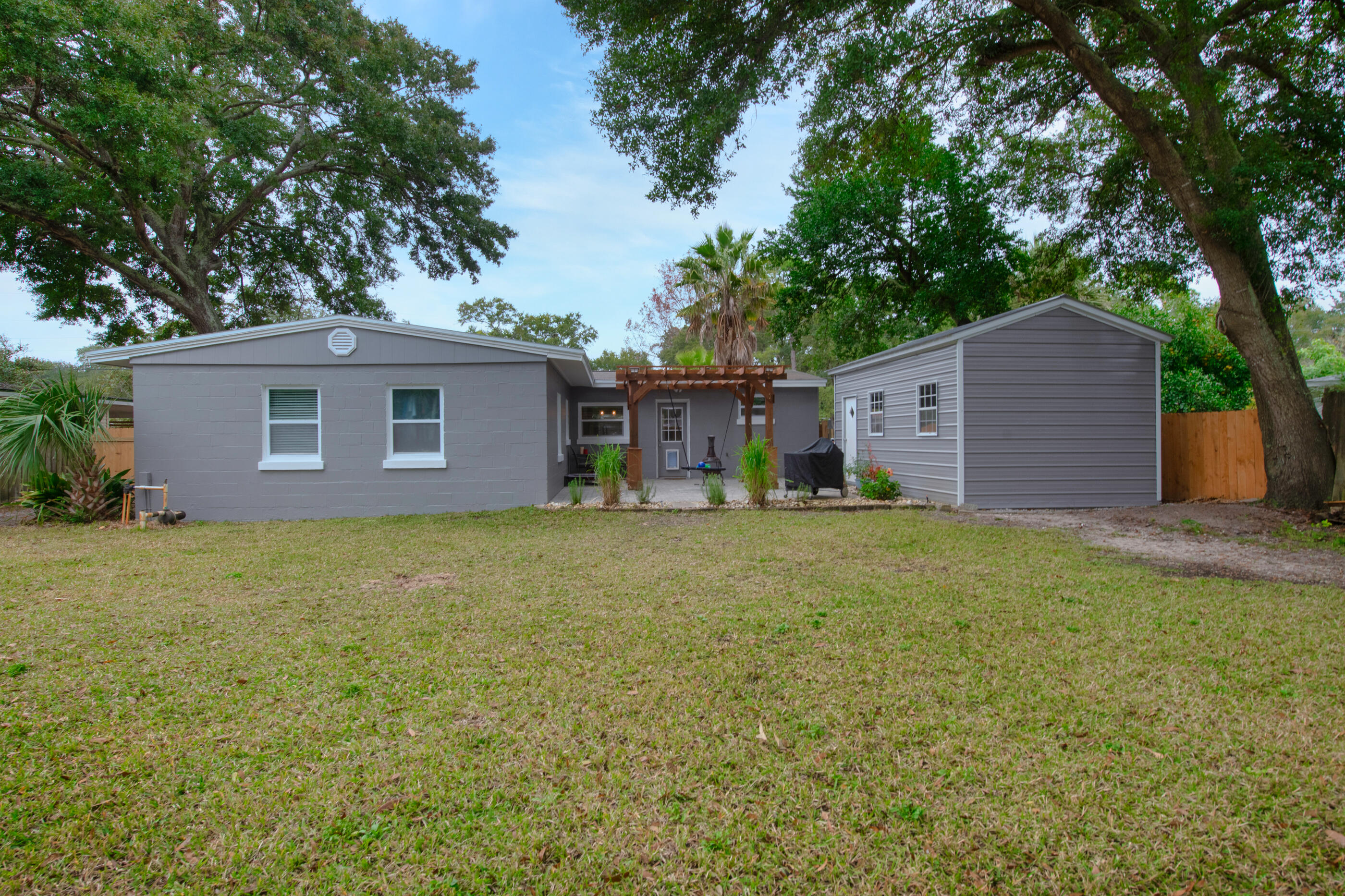 ELLIOTTS POINT 4TH ADDN - Residential