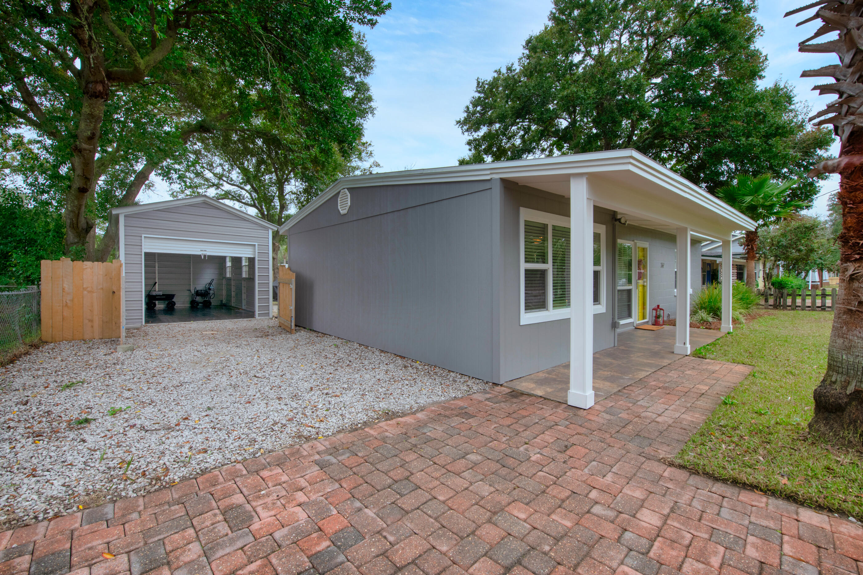 ELLIOTTS POINT 4TH ADDN - Residential