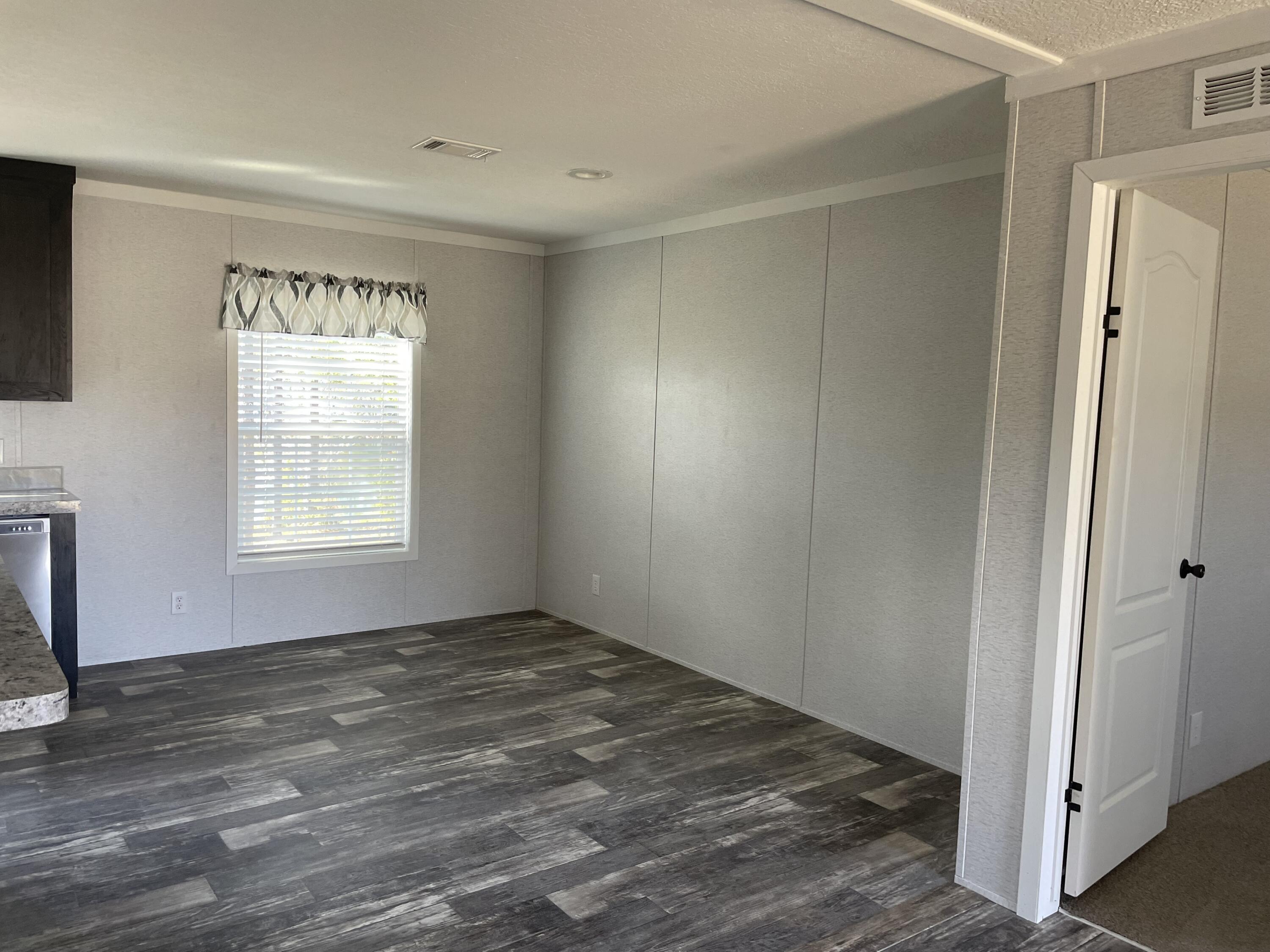 OAKWOOD LAKES ESTATES - Residential