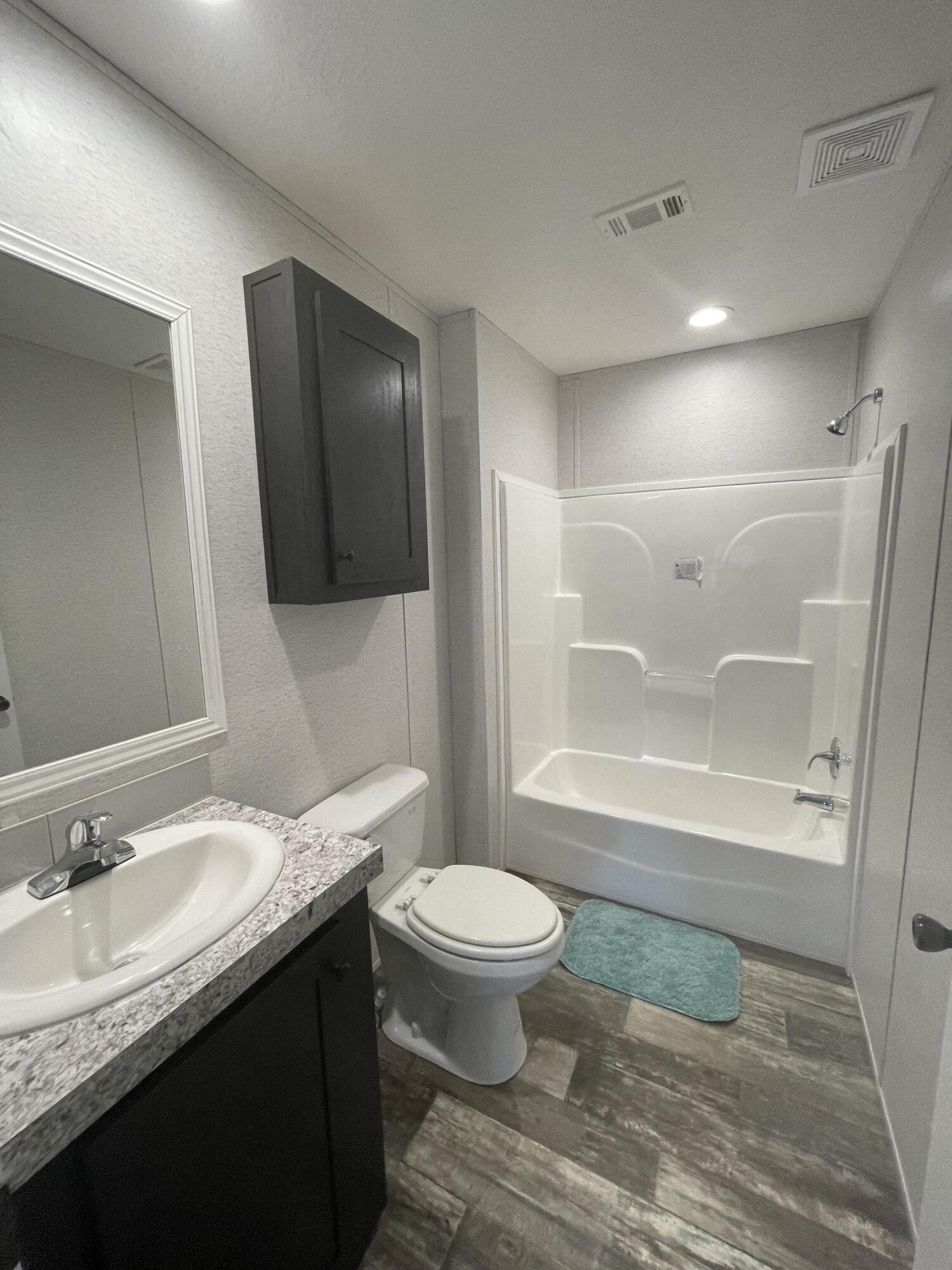 OAKWOOD LAKES ESTATES - Residential