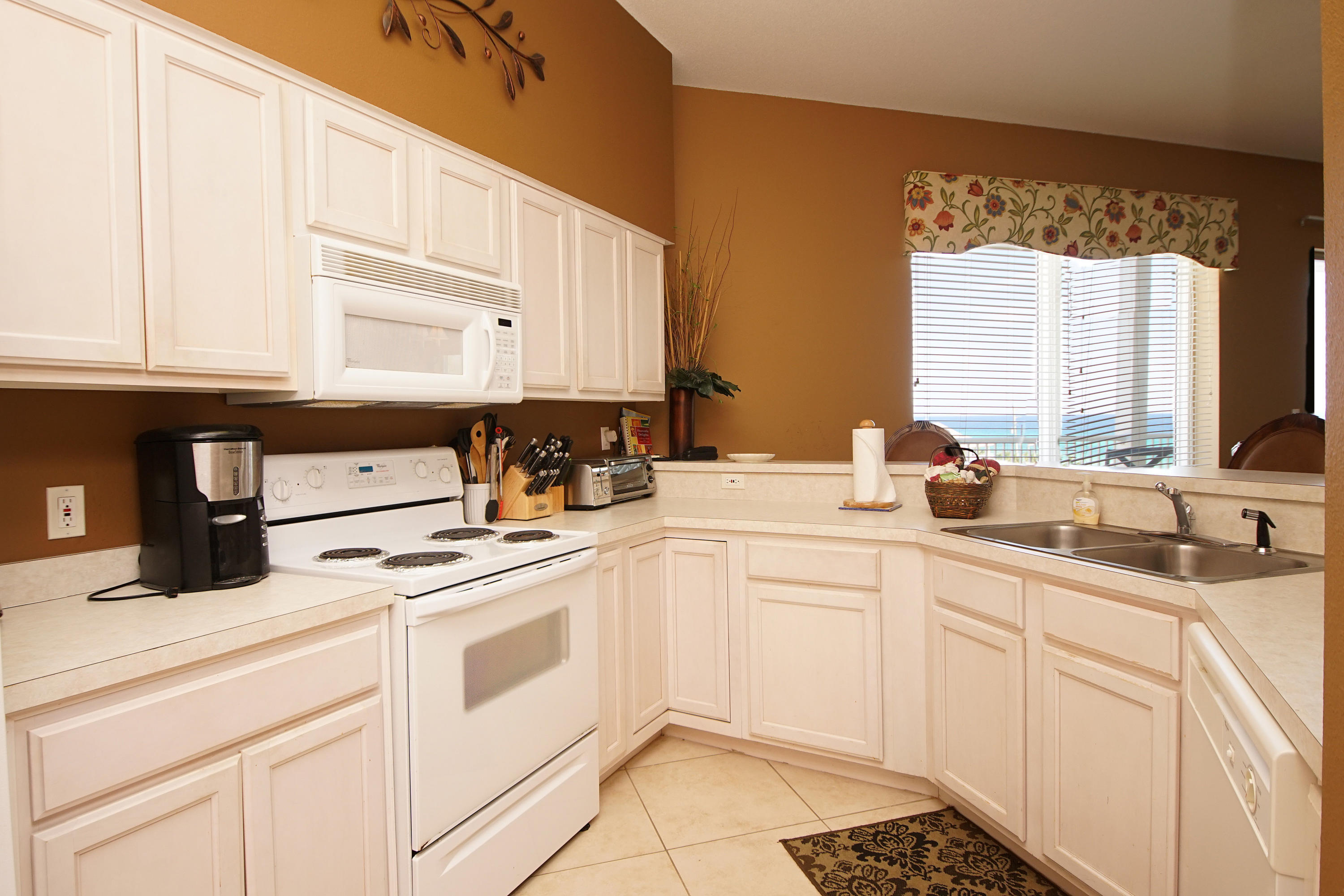 CRYSTAL VIEW CONDO - Residential