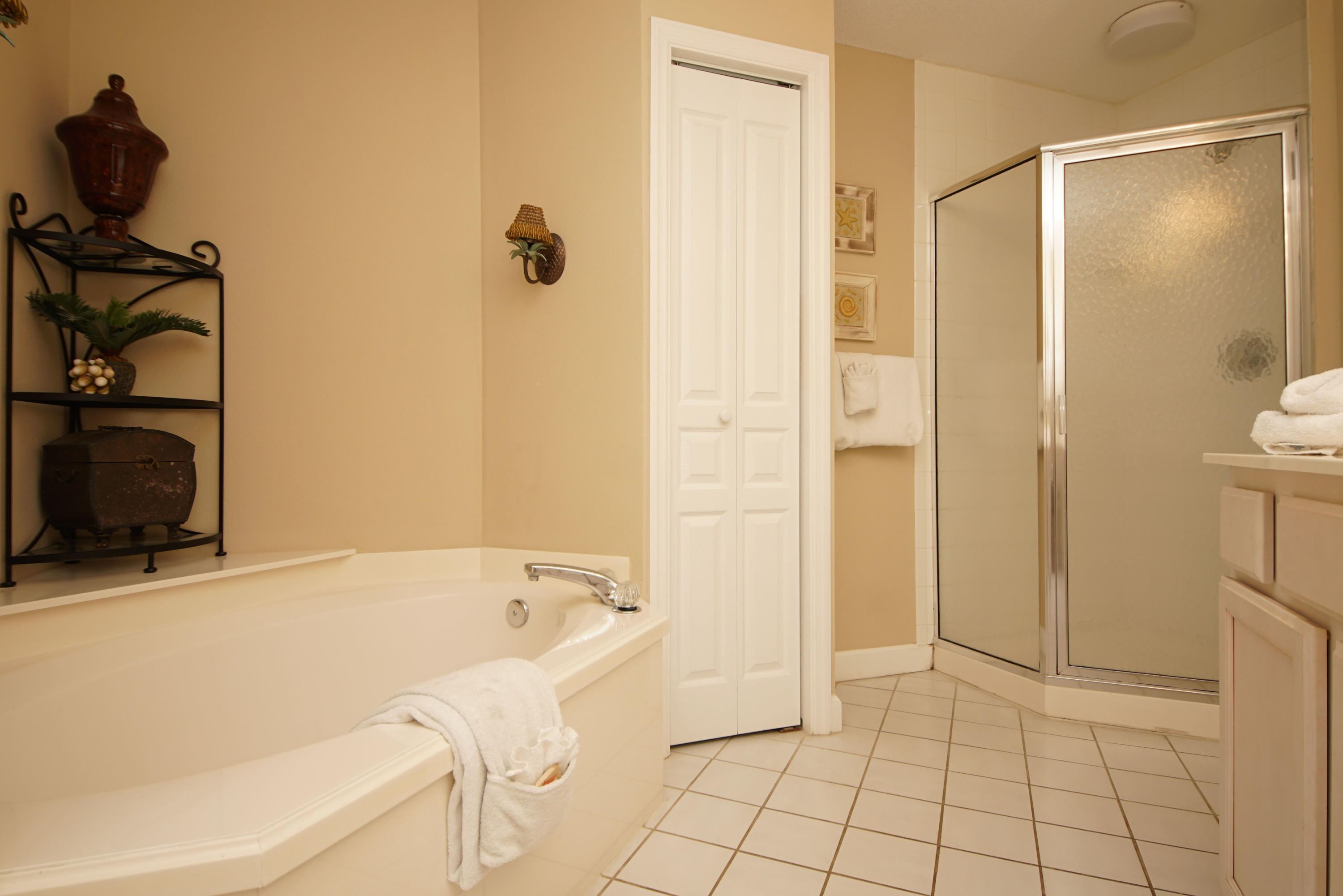 CRYSTAL VIEW CONDO - Residential