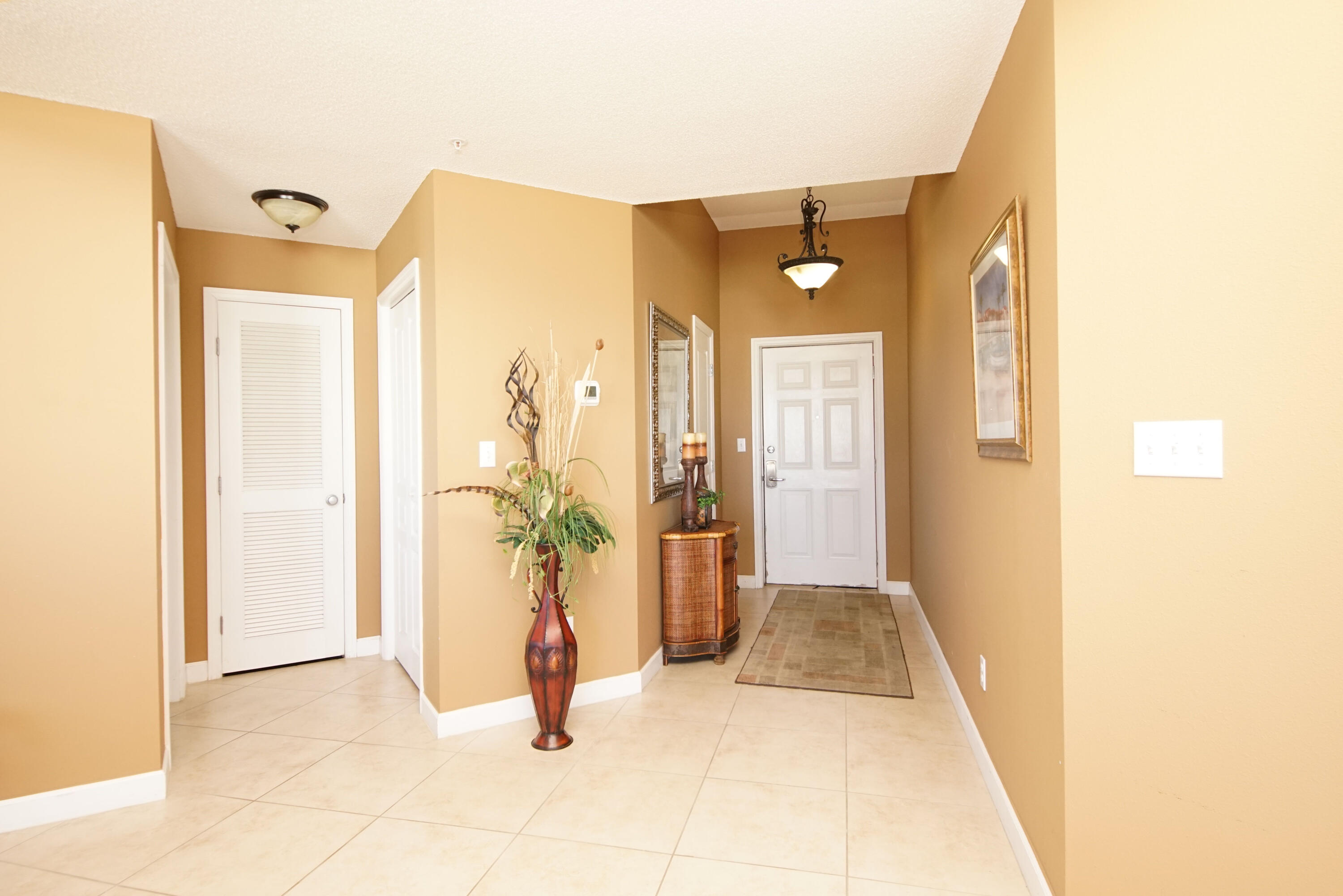 CRYSTAL VIEW CONDO - Residential