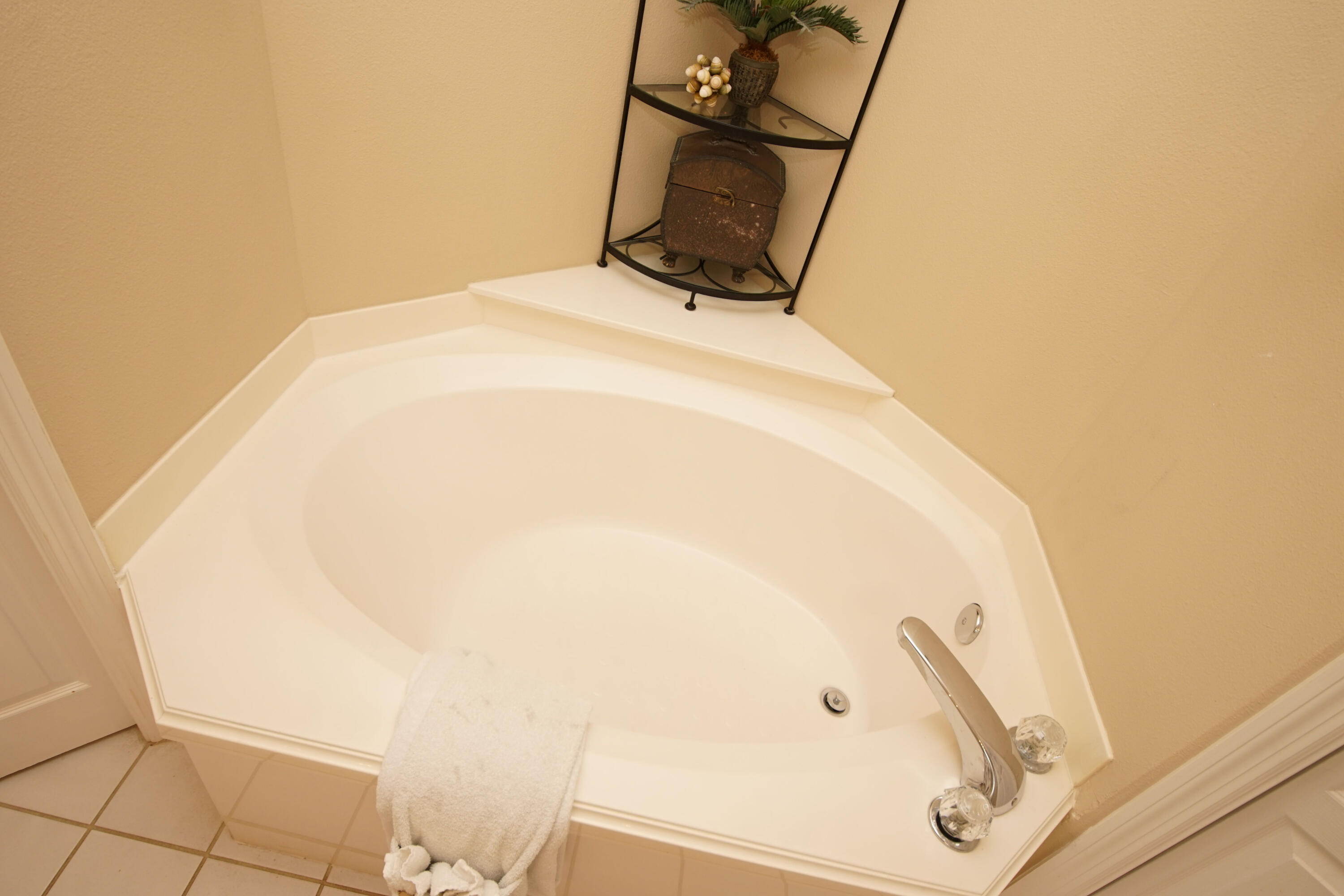 CRYSTAL VIEW CONDO - Residential