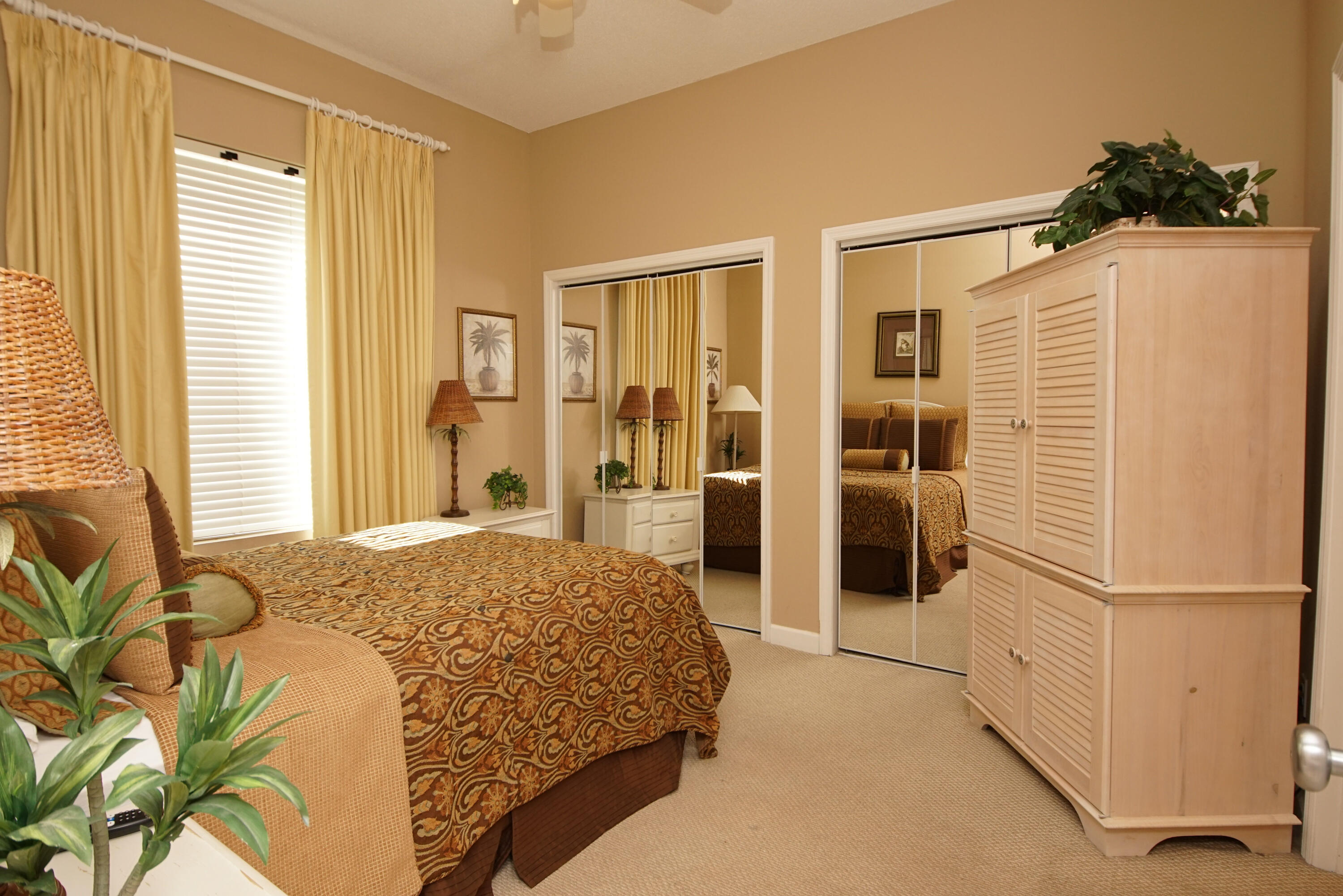 CRYSTAL VIEW CONDO - Residential