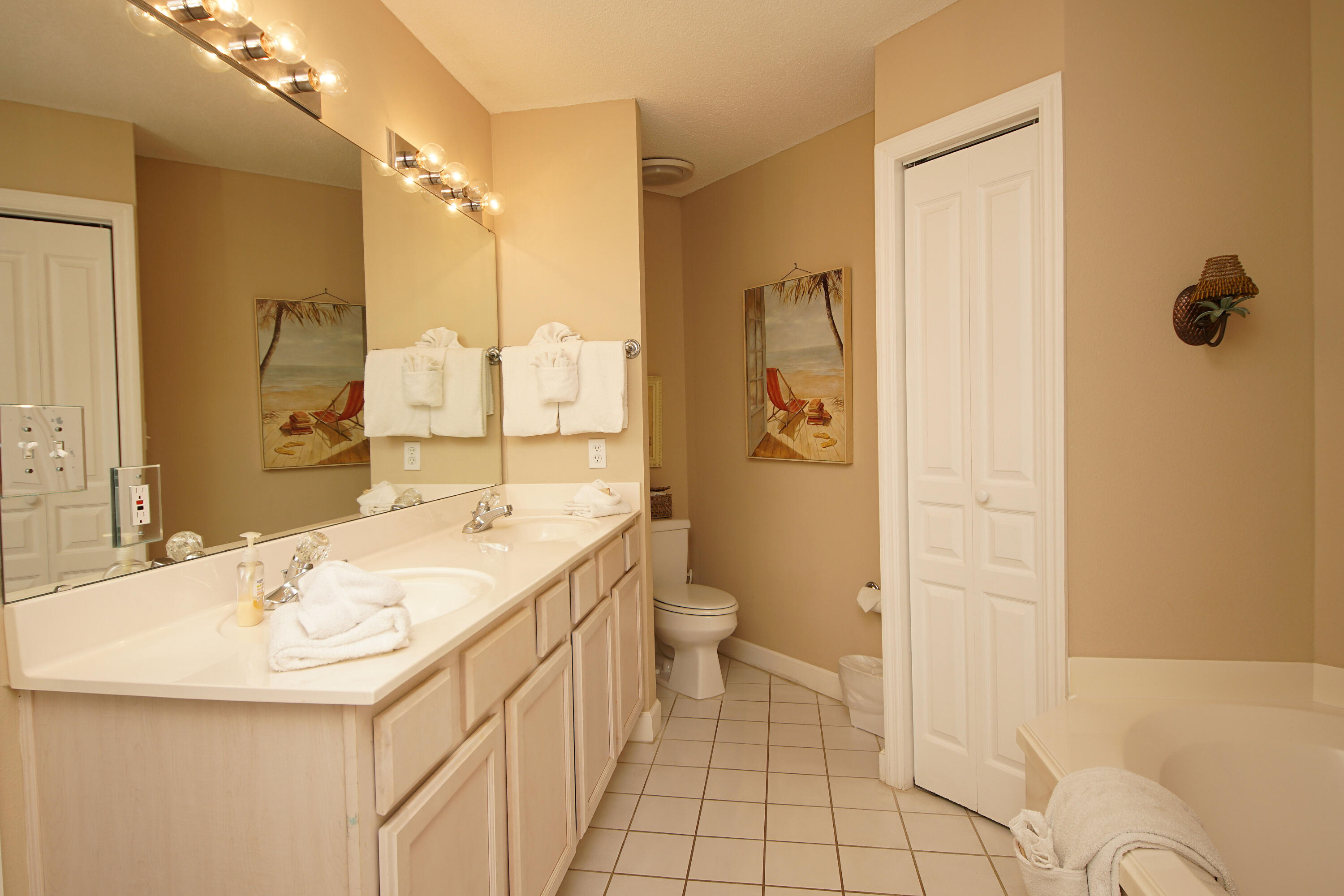 CRYSTAL VIEW CONDO - Residential