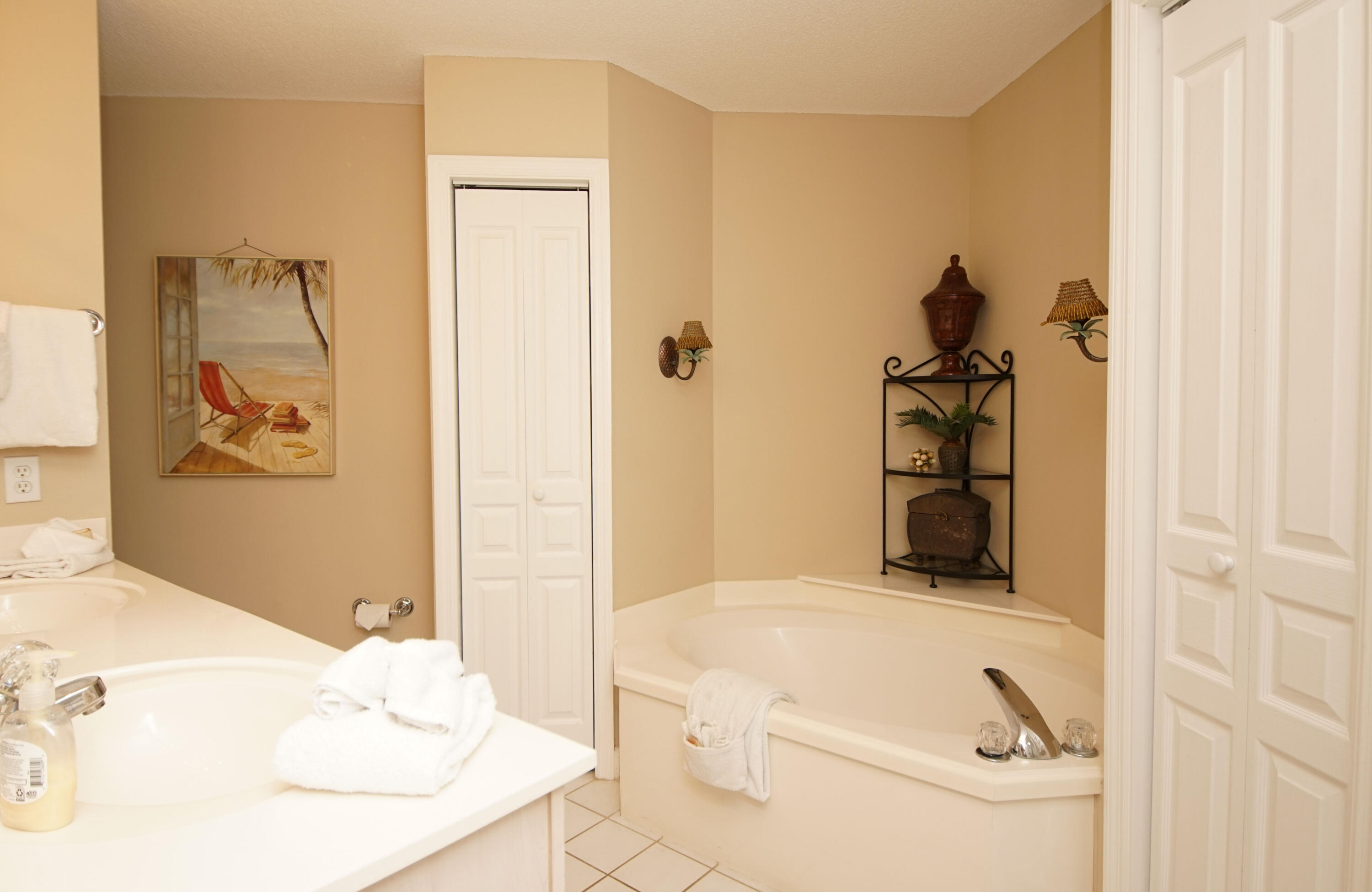 CRYSTAL VIEW CONDO - Residential