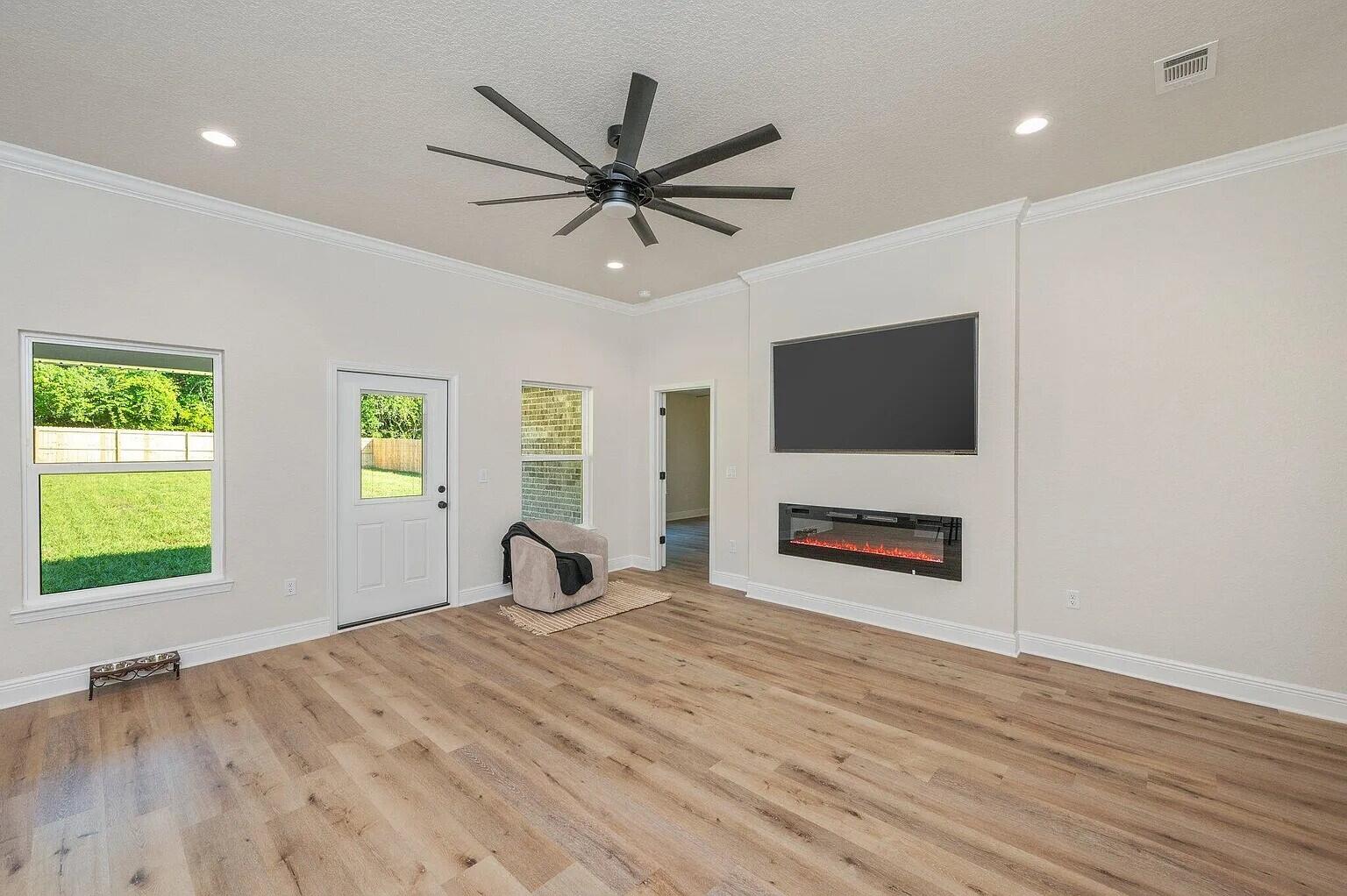 CRESTVIEW LOT 2 BLK 107 - Residential