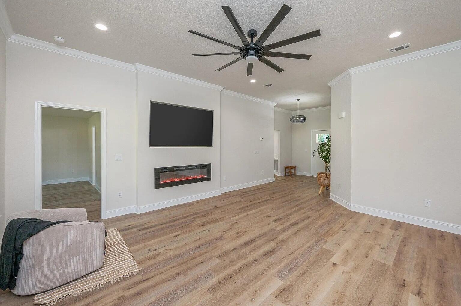 CRESTVIEW LOT 2 BLK 107 - Residential