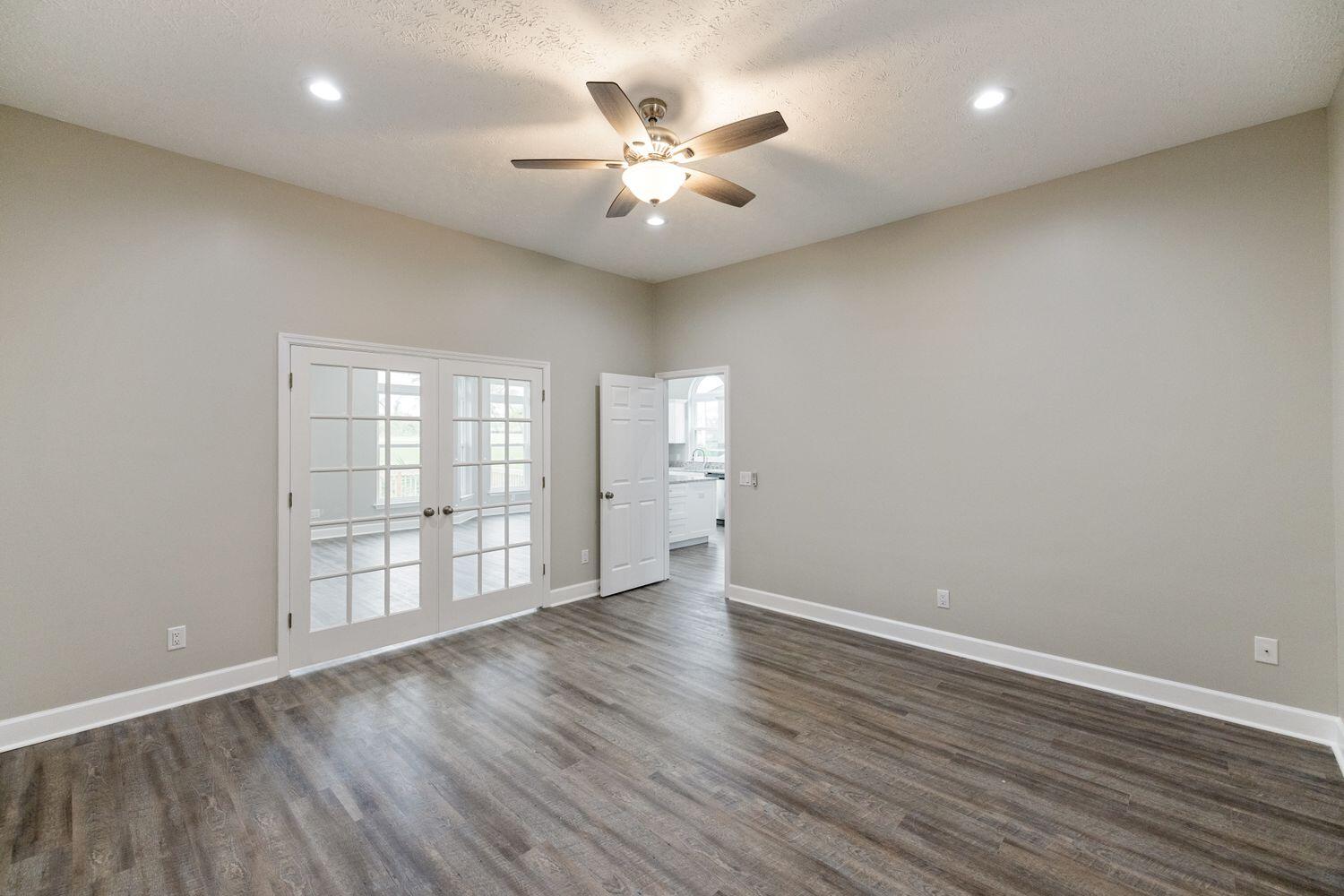 COUNTRY CLUB HARBOUR ESTATES - Residential