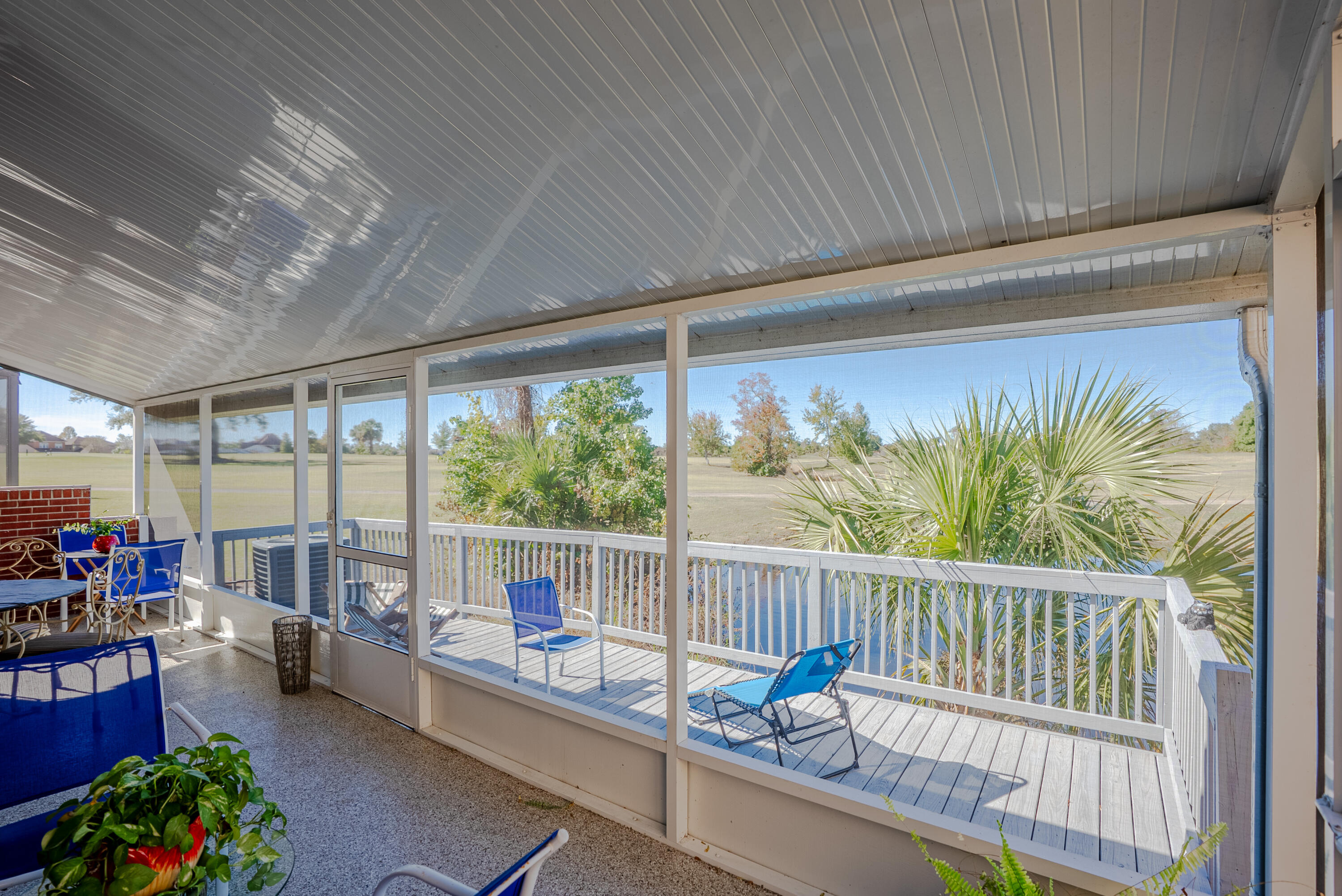 COUNTRY CLUB HARBOUR ESTATES - Residential