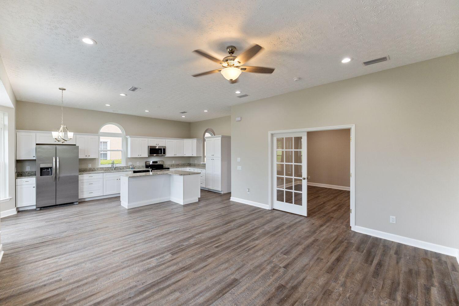 COUNTRY CLUB HARBOUR ESTATES - Residential