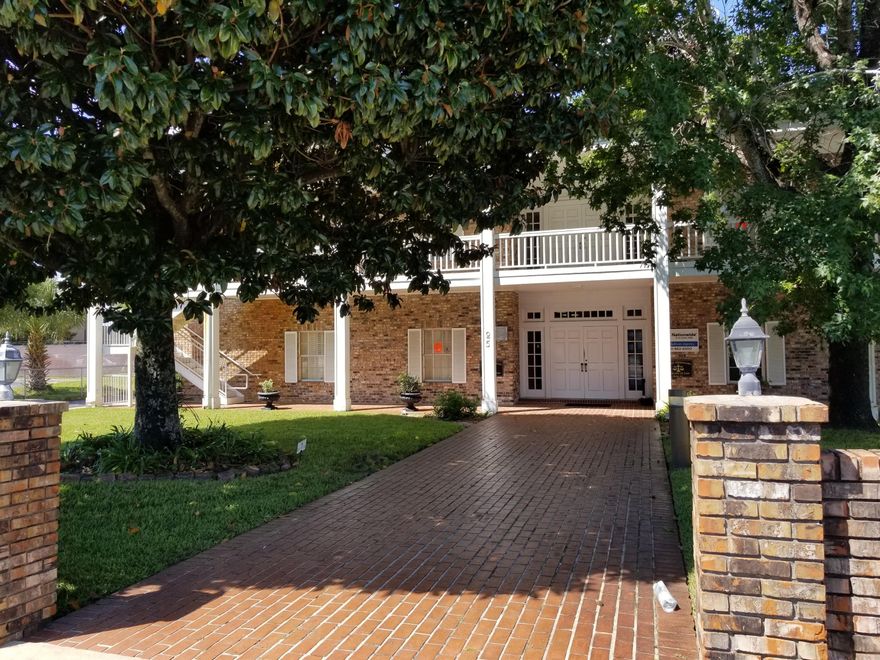 This office building is centrally located in Fort Walton Beach, right next to the main Post Office and across the street from Uptown Station - a large shopping, office, and dining area. Suite 202 consists of the reception and waiting areas, two regular size offices, two bigger size offices that can be used as conference rooms, and an open area that can be utilized for cubicles. The building has a large marquee sign and plenty of parking.