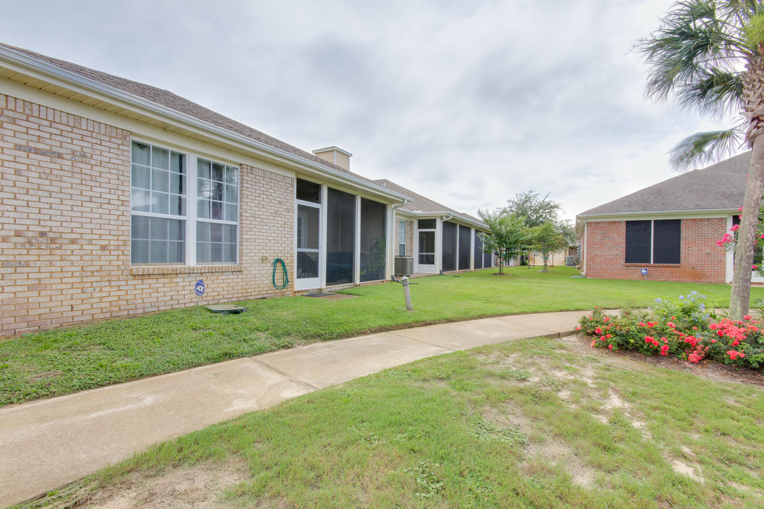 DIAMOND LAKES - Residential