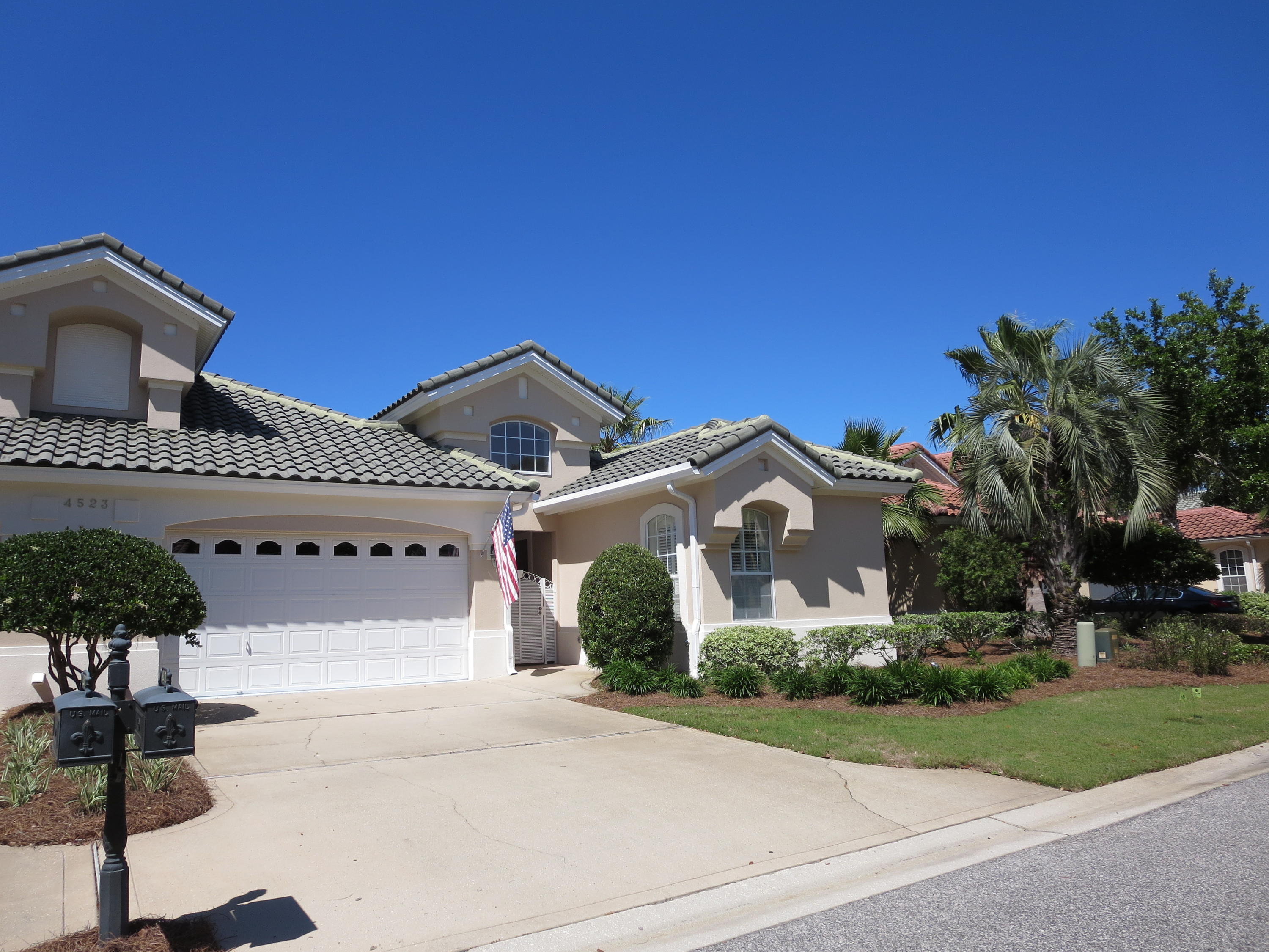 REGATTA BAY GOLF VILLAS - Residential