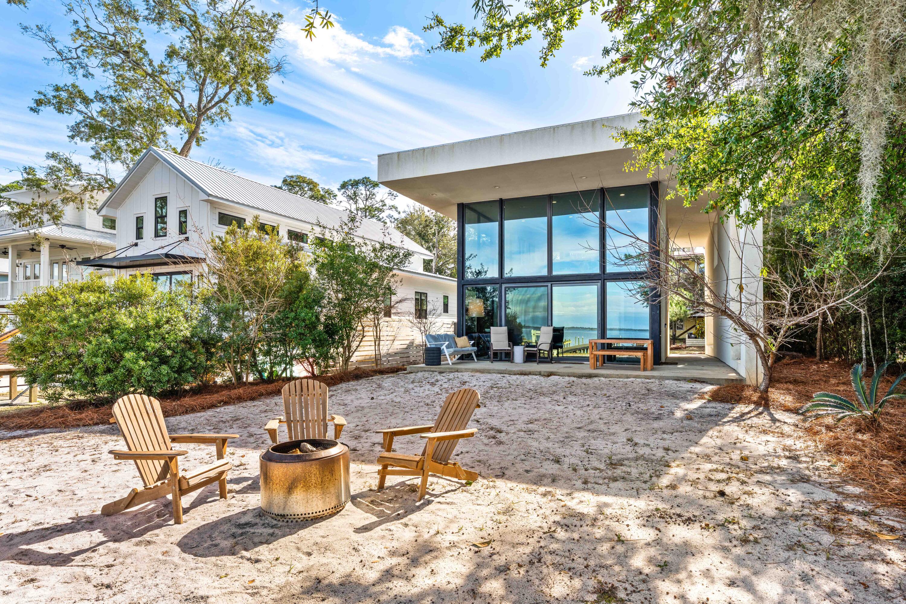 MAGNOLIA BEACH - Residential