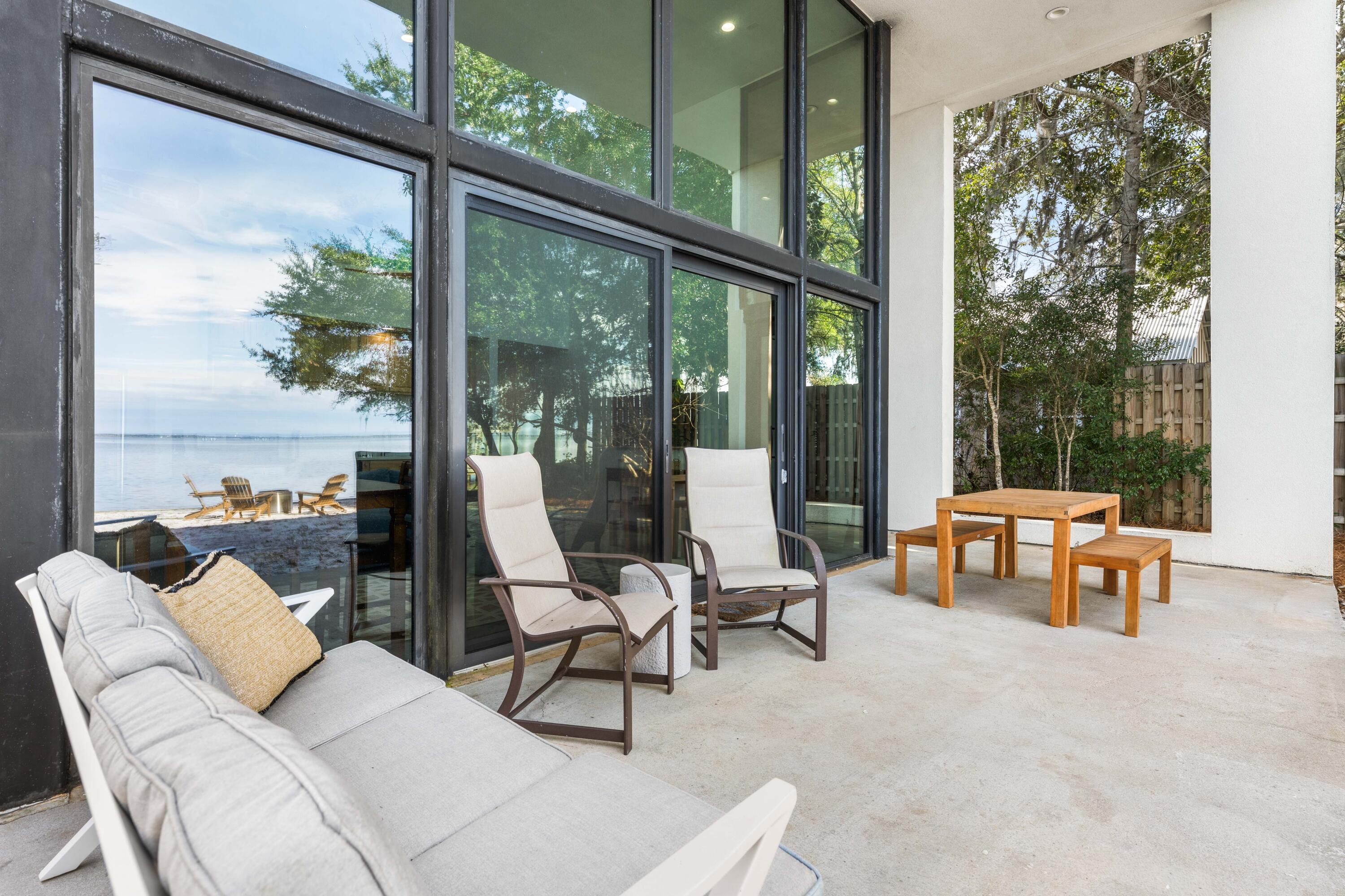 MAGNOLIA BEACH - Residential