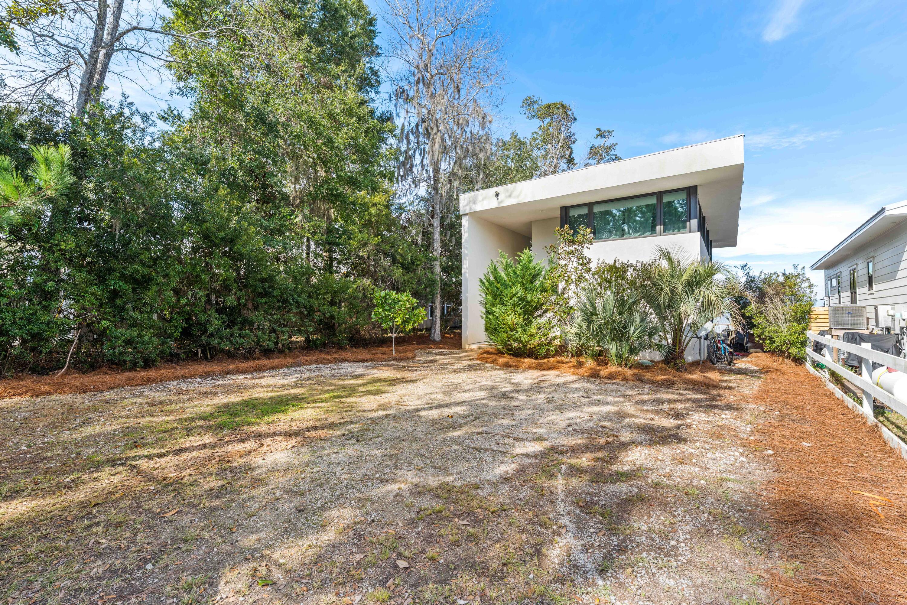 MAGNOLIA BEACH - Residential