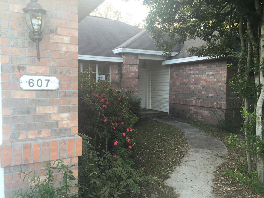 REO opportunity in Steeplechase just reduced!! Centrally located in Crestview within walking distance to Medical Center, both Shoal River Middle School and Riverside Elementary and shopping. This is a split bedroom 4 bedroom, 2 bath contemporary house. When you enter the house, the dining area is off to your left that looks out over the front yard. The living room has a vaulted ceiling with a sliding glass door to the back porch. There is also a fireplace. The kitchen is large with a lot of counter space, cabinets and a pantry and also a breakfast bar. There is an eat in kitchen area that looks out over the back yard which is privacy fenced. There is an enclosed patio off the back of the house too. The house needs some work. Buyer to verify all information. Being sold 'as is