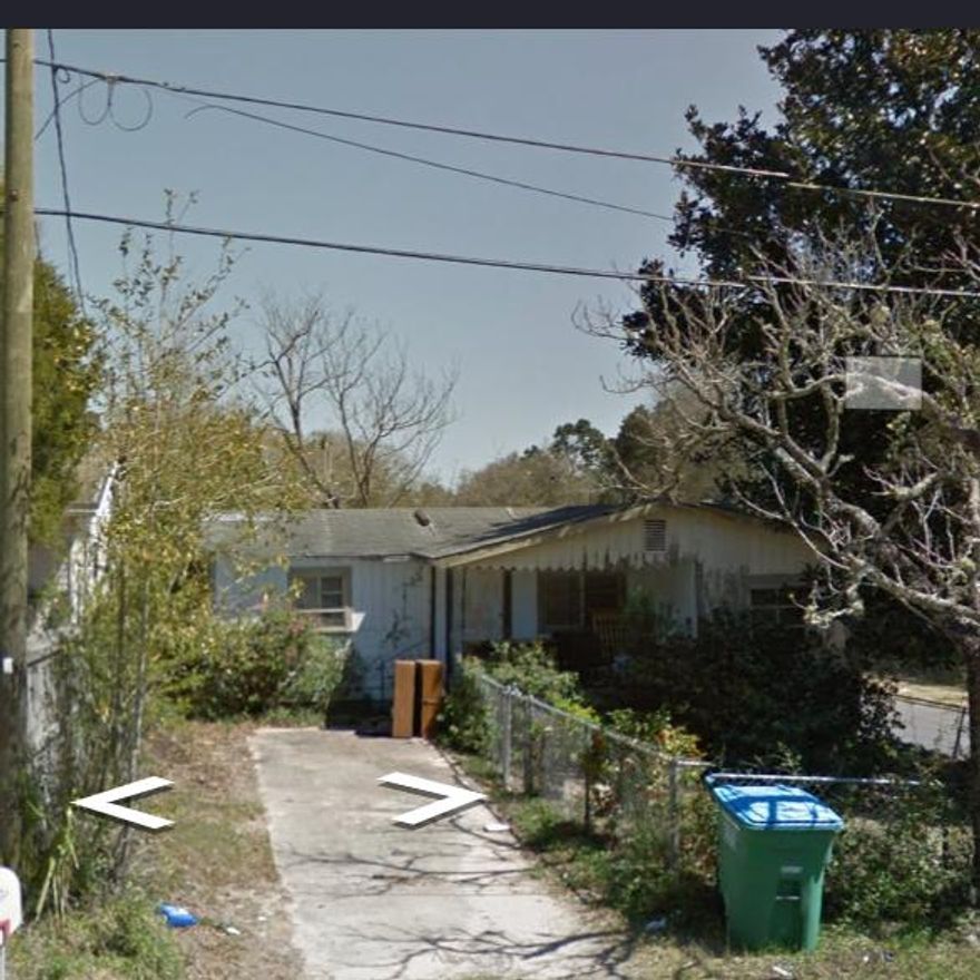 Calling all Investors, handymen and Flippers. This is a 2/1 in Cestview that is ready to go and will go fast so call today to see this property.This is a great chance to fix and flip that is priced right at any ones budget. This has fantastic potential for you next project!