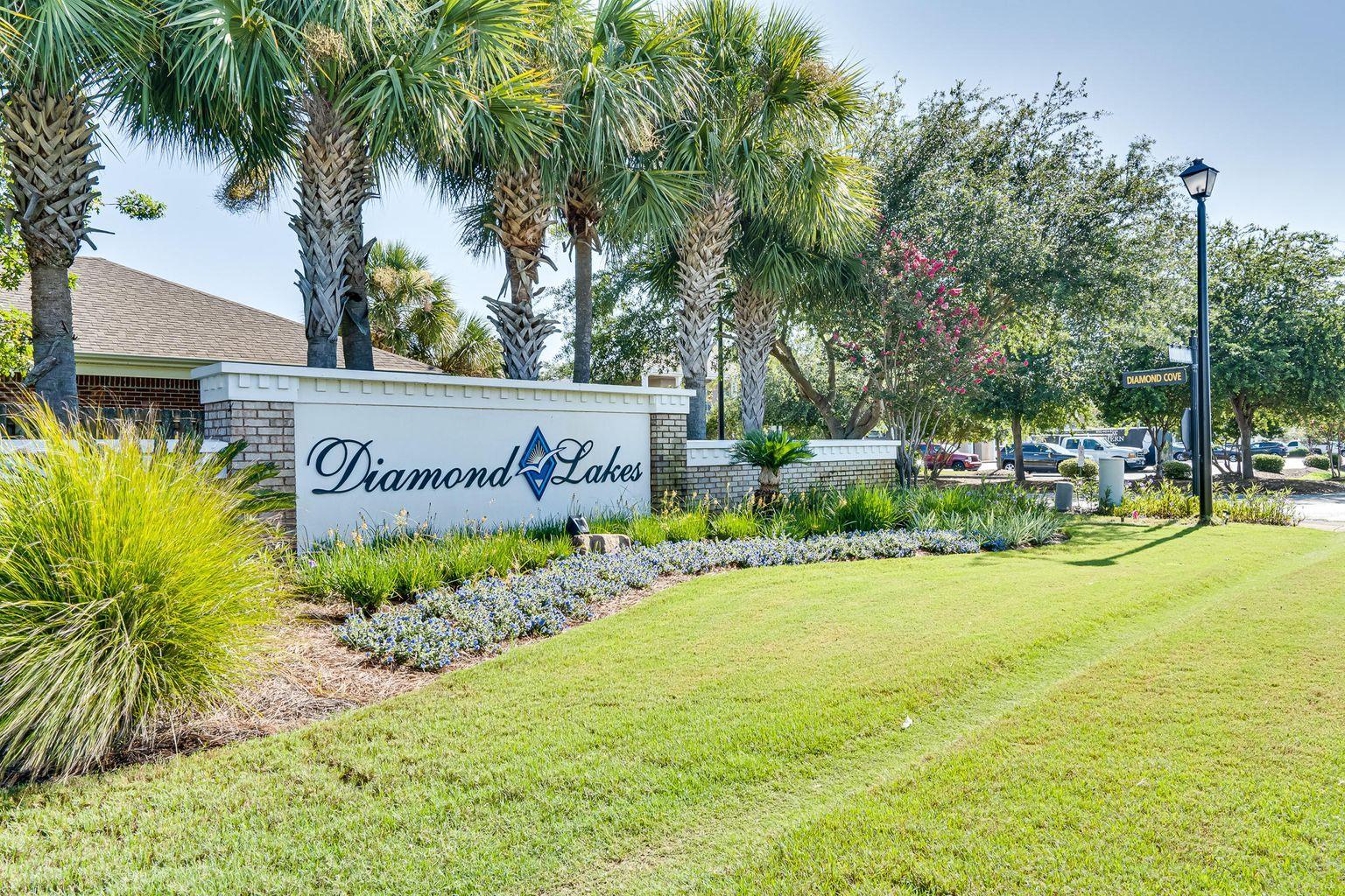 Too good to be true, but here it is! This Diamond Lake Townhome offers coveted one-level living and a two car garage so conveniently located in the heart of Destin. Home is tucked away towards the back of the neighborhood offering privacy. Enjoy a spacious kitchen with plenty of counter space and an abundance of cabinets. Soaring ceilings add volume to the living and dining areas, a gas fireplace is complemented with built-in shelving. The spacious master suite offers privacy in this split bedroom design. Two guest bedrooms share a large bathroom. Entertainment made so easy with a screened-in porch.All the amenities that Destin has to offer is so close by - shopping, dining, golf and the beautiful beaches of the Gulf of Mexico are only a few blocks south. Buyer is welcomed to verify all important data. Property is located in X flood plan.