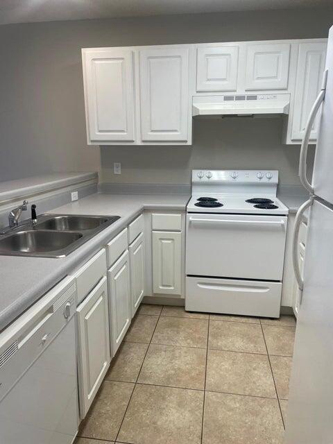 ANASTASIA MANOR T/H - Residential Lease