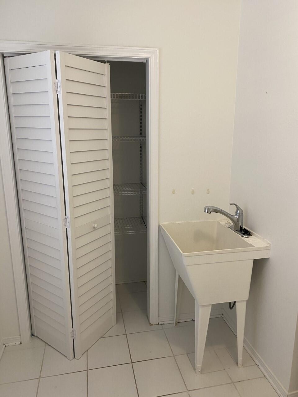 SHADY LANE - Residential Lease