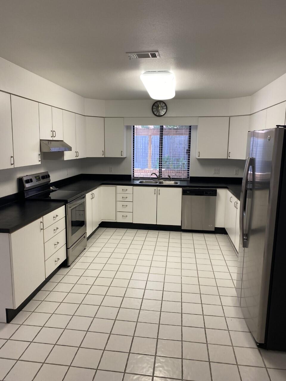 SHADY LANE - Residential Lease