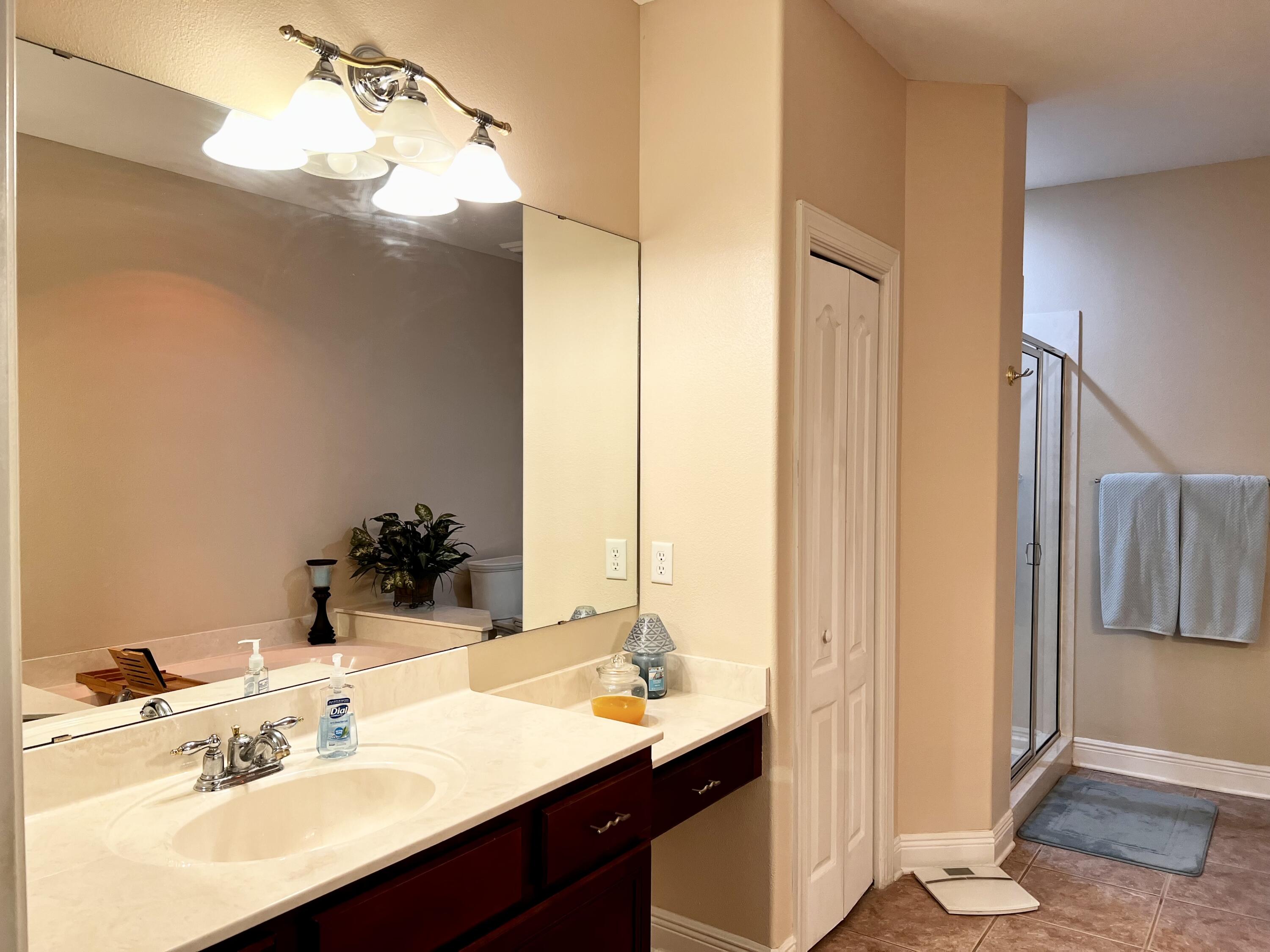 DIAMOND LAKES - Residential