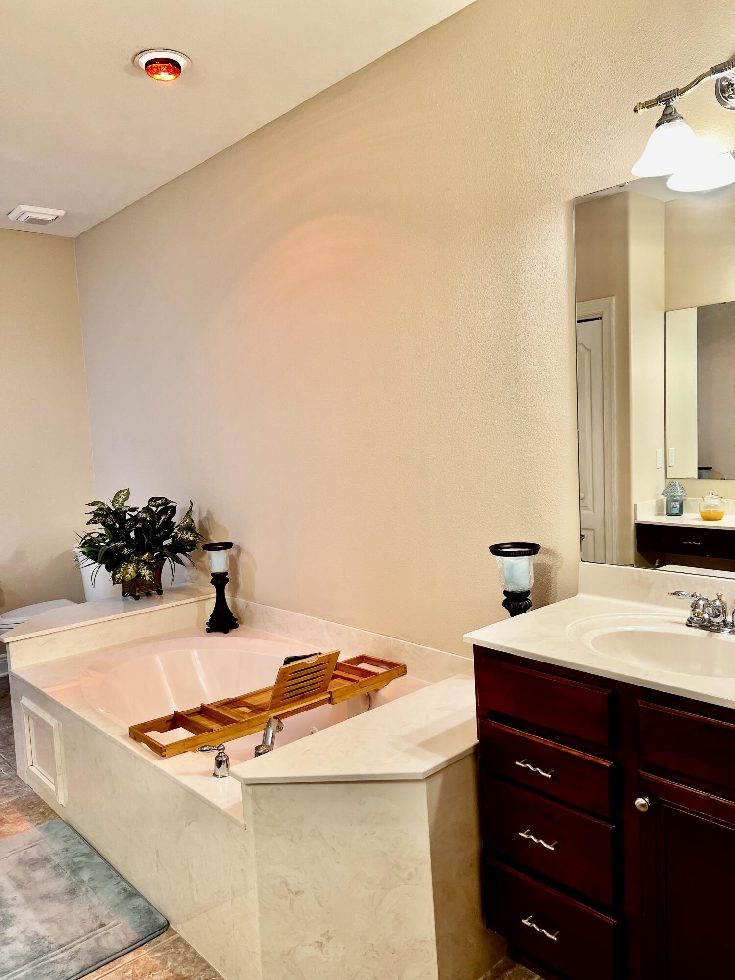 DIAMOND LAKES - Residential