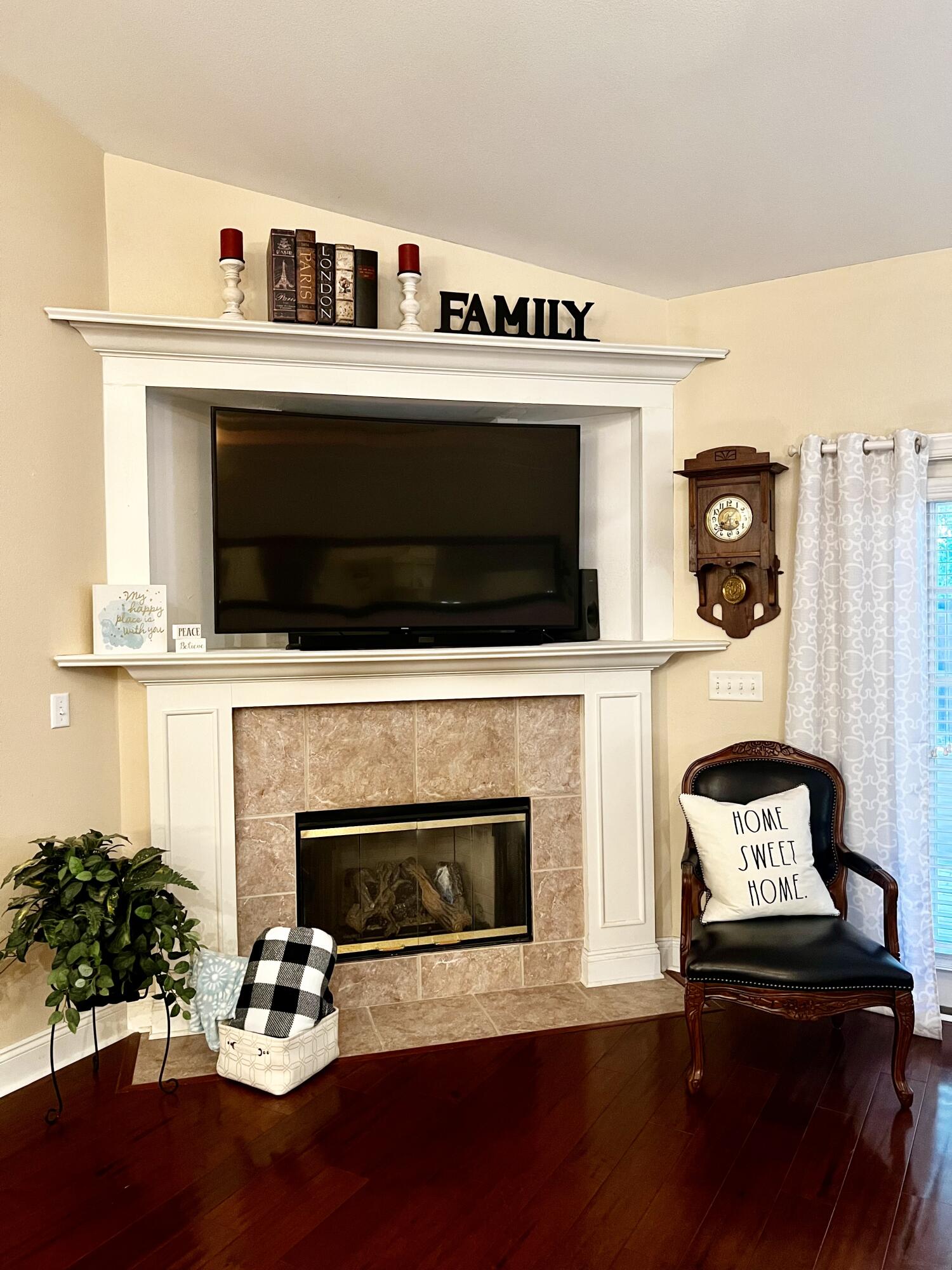 DIAMOND LAKES - Residential