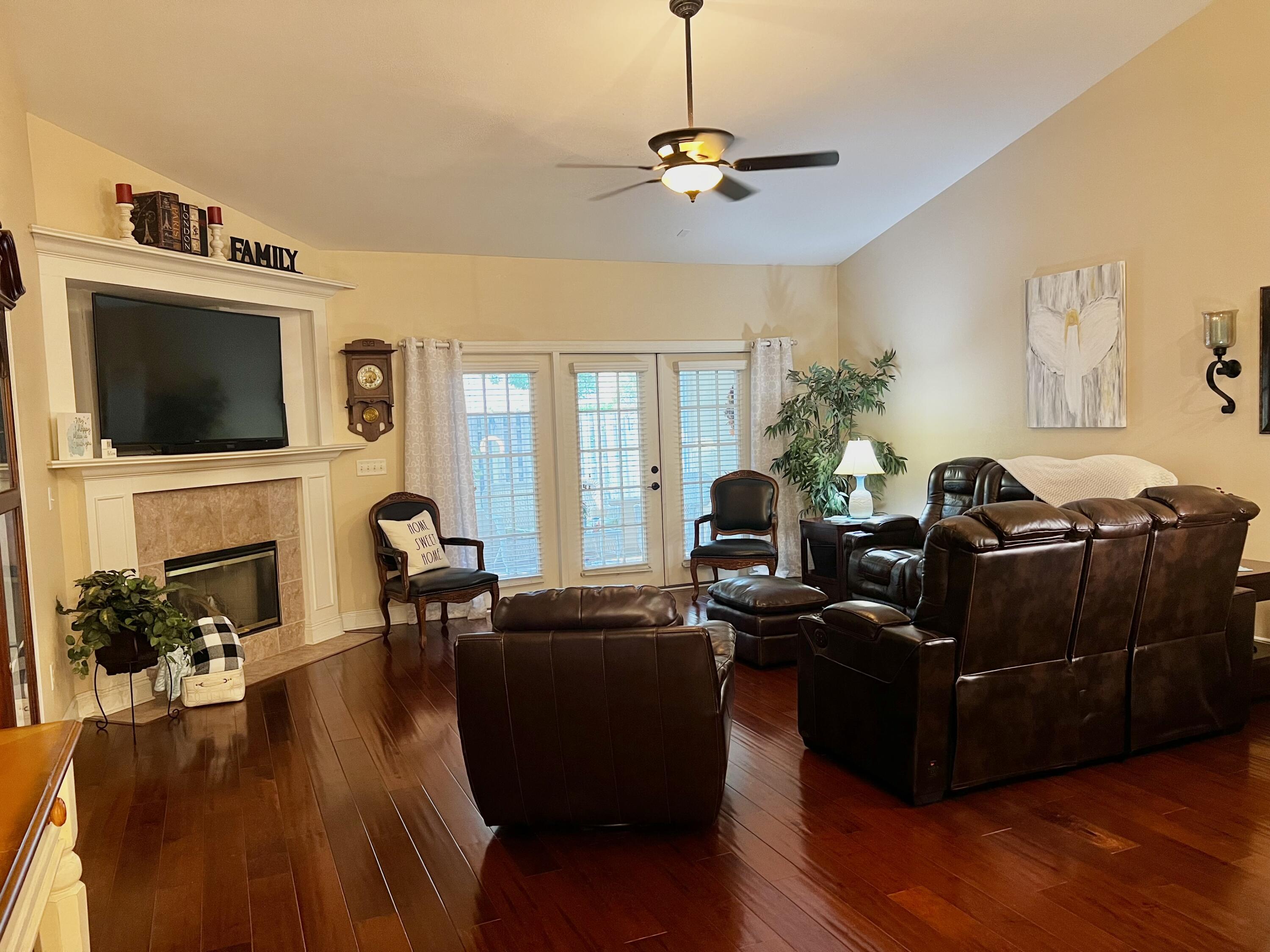 DIAMOND LAKES - Residential