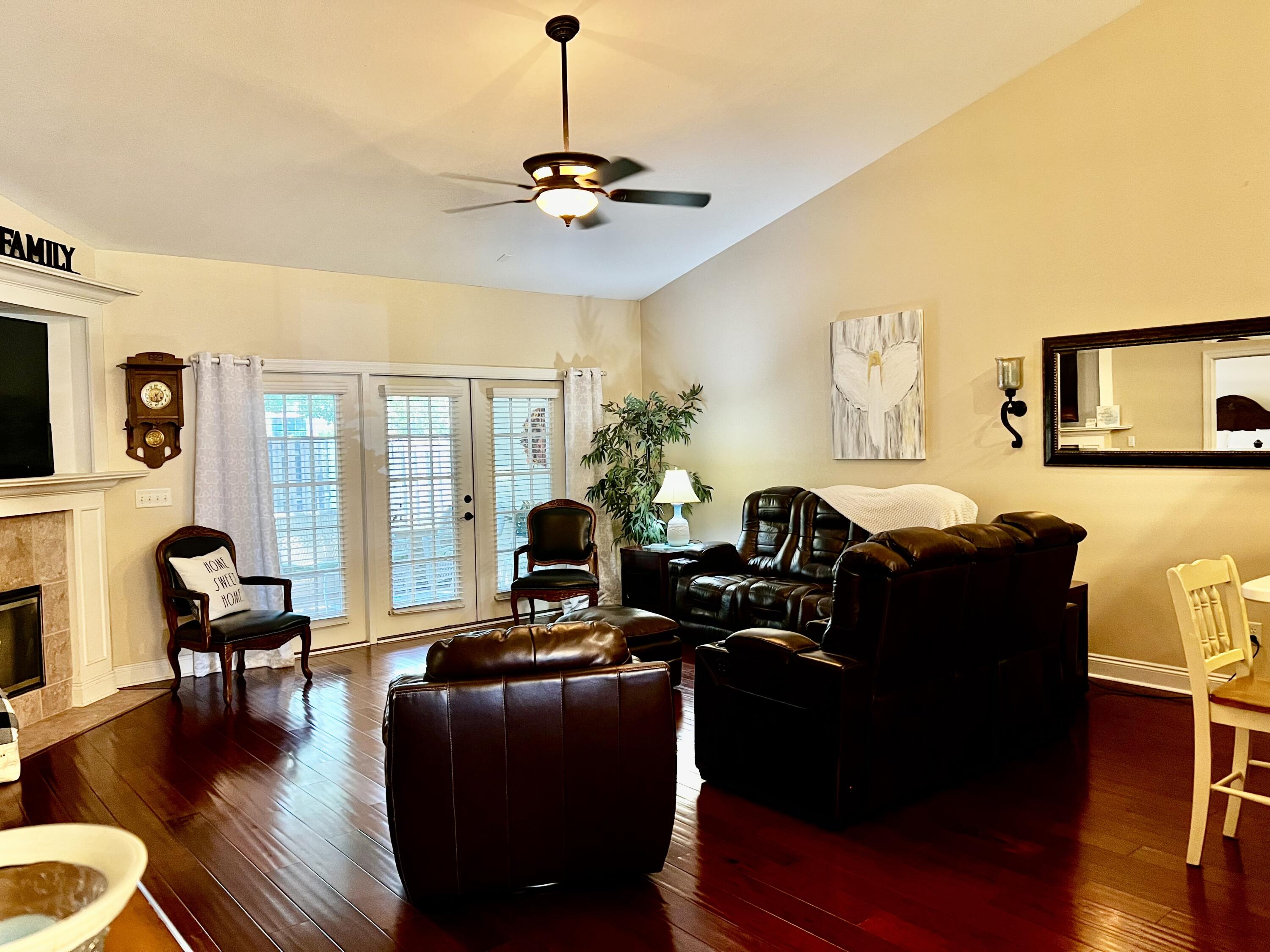 DIAMOND LAKES - Residential