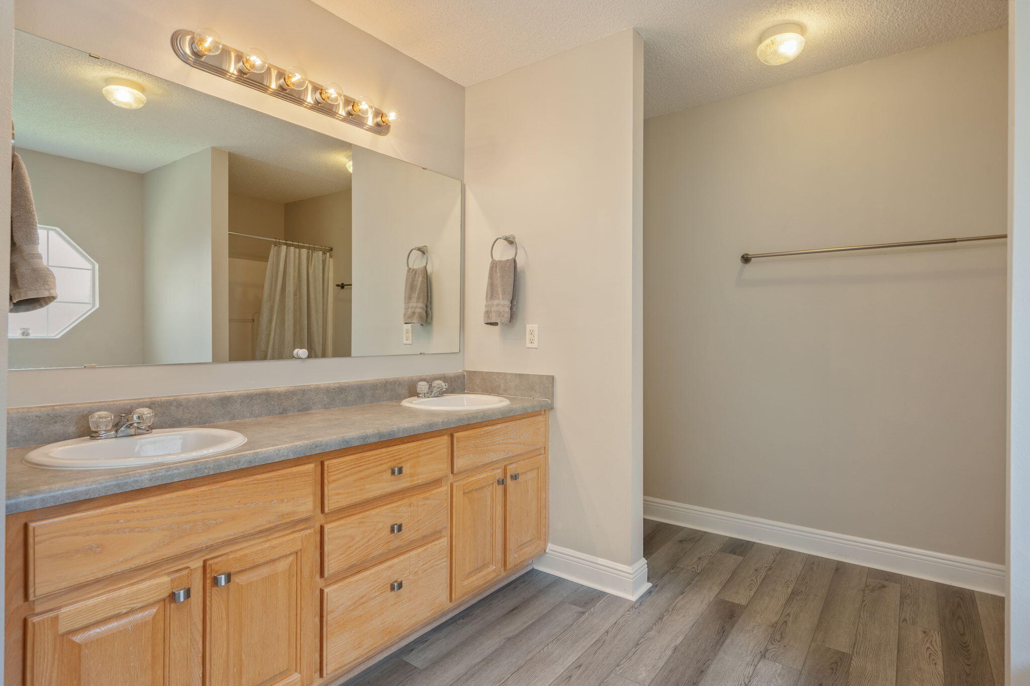 FOX VALLEY - Residential