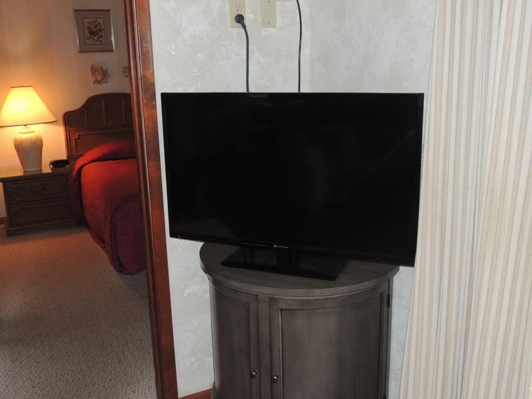 ISLANDER CONDO - Residential