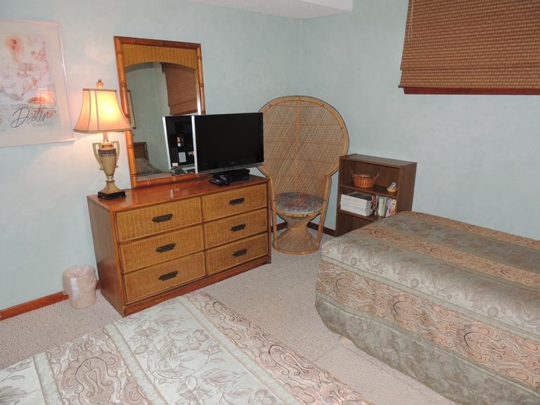 ISLANDER CONDO - Residential