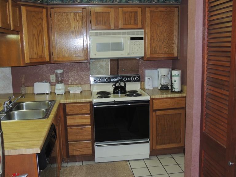 ISLANDER CONDO - Residential