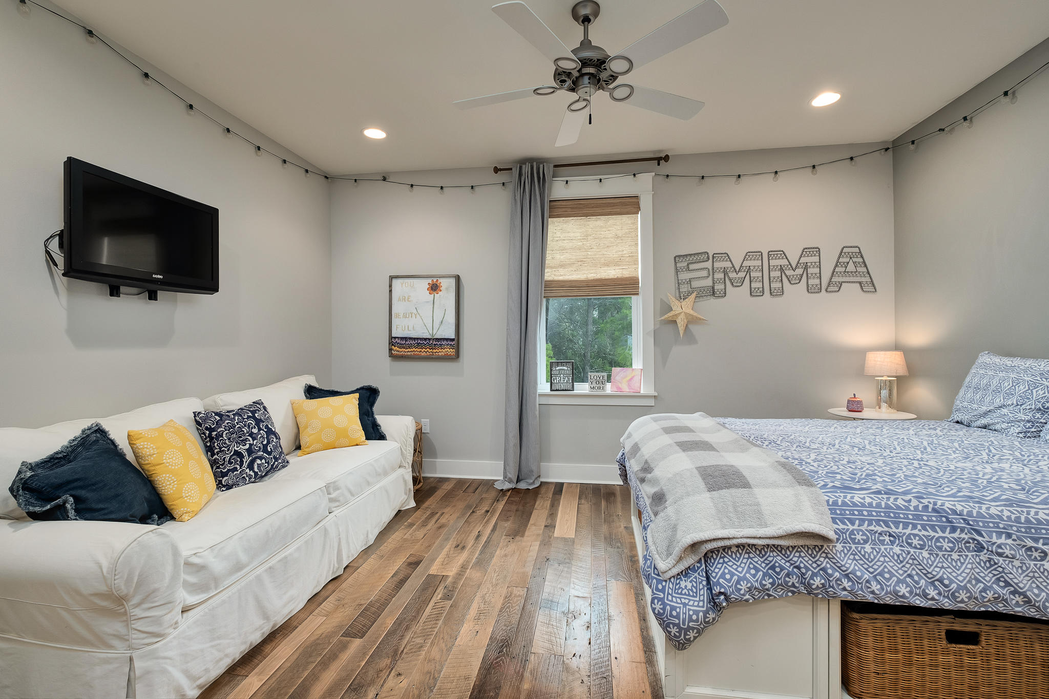 SEAGROVE VILLAGE 6TH ADD - Residential