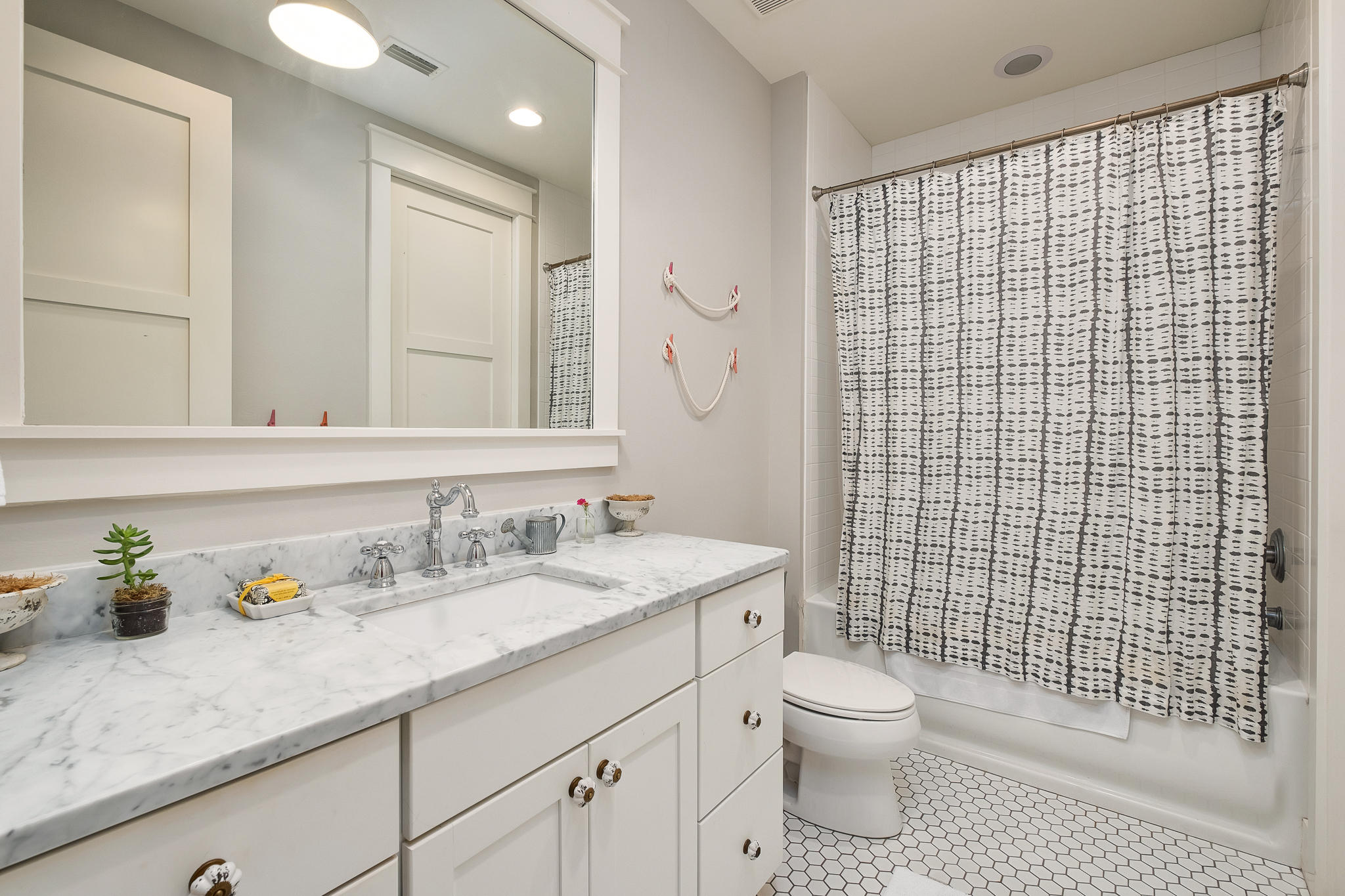 SEAGROVE VILLAGE 6TH ADD - Residential